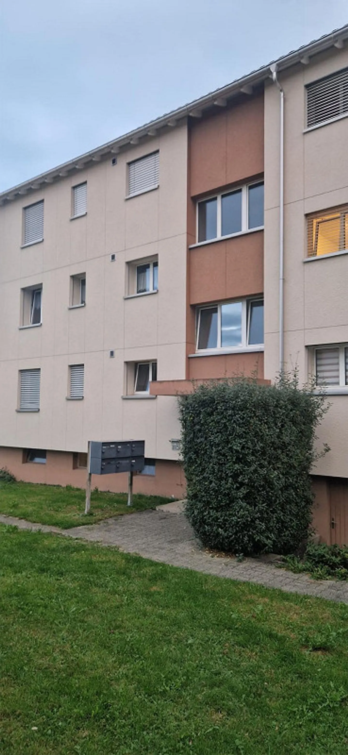 Bella appartamento di 3 stanze con vista lago - Foto 3 di 9