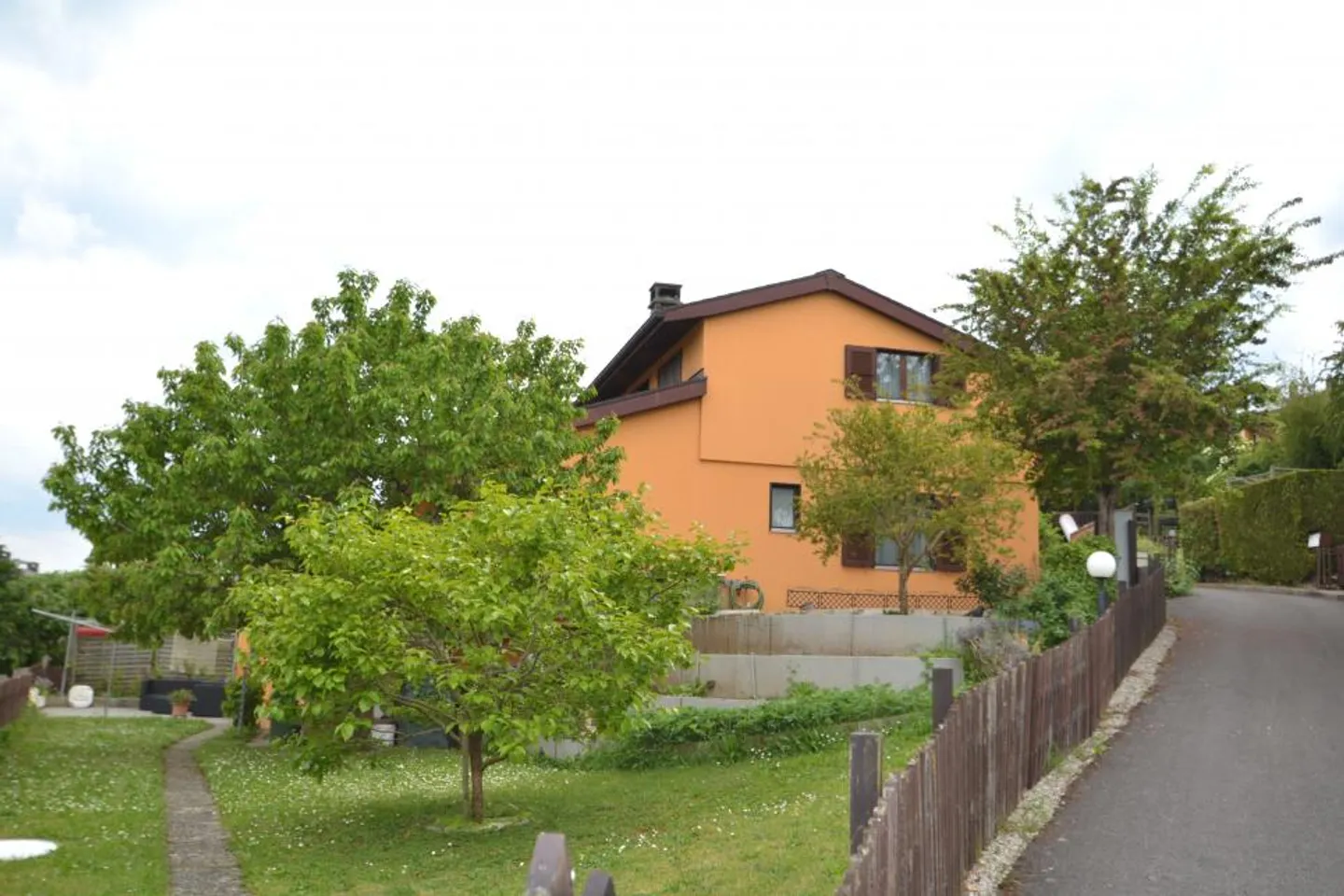 Bella casa angolare attaccata di 5.5 stanze - Quartiere tranquillo e familiare - Foto 1 di 9