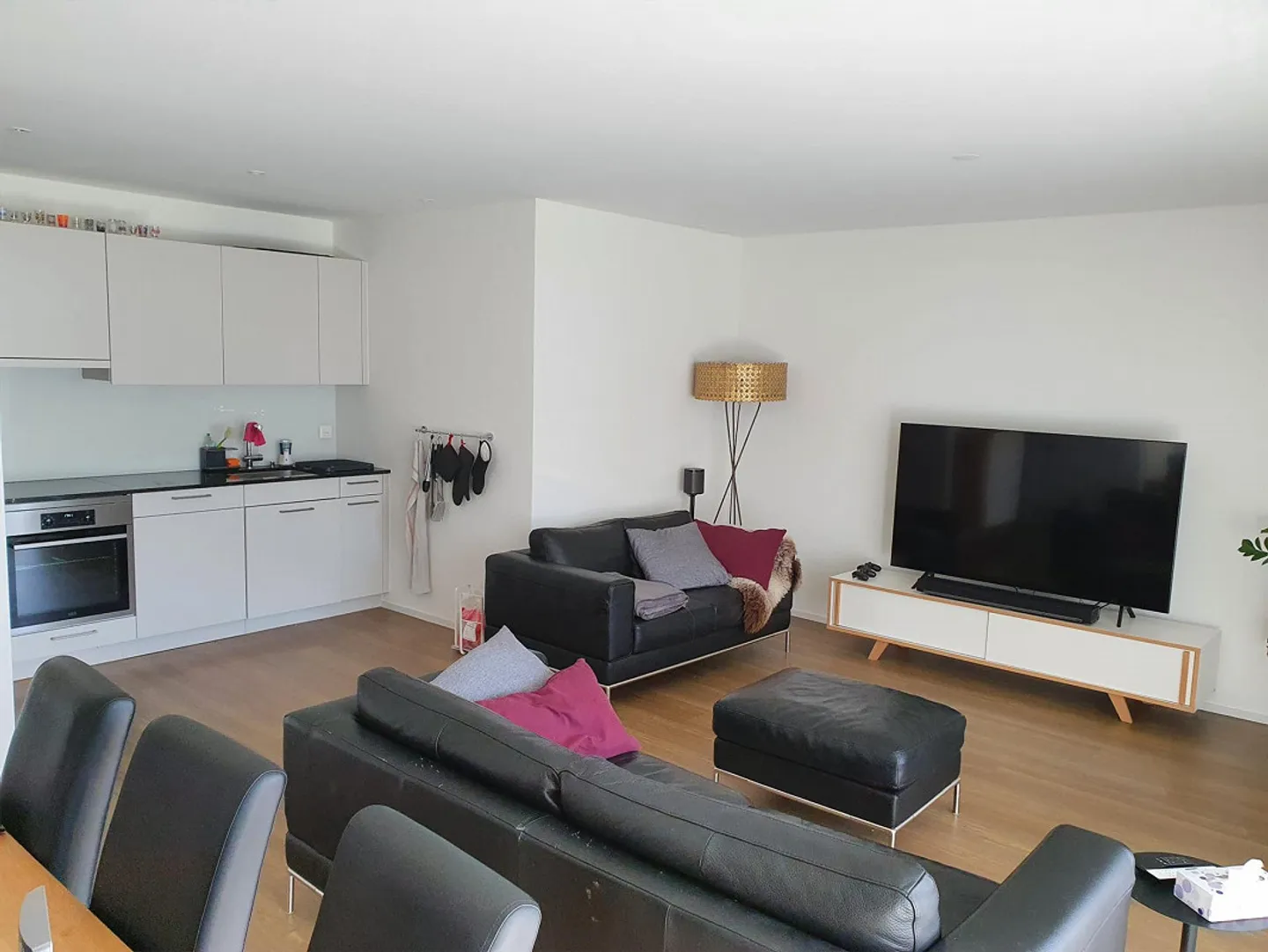 Beautiful and modern 2.5 room apartment with garden seating area - Photo 1 of 8