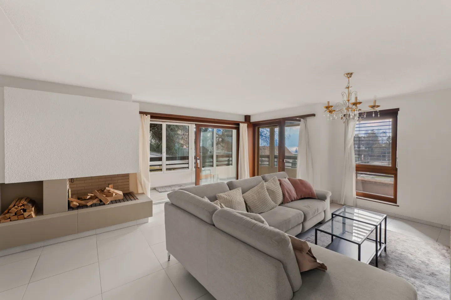 4.5 Room Apartment - Photo 1 of 13