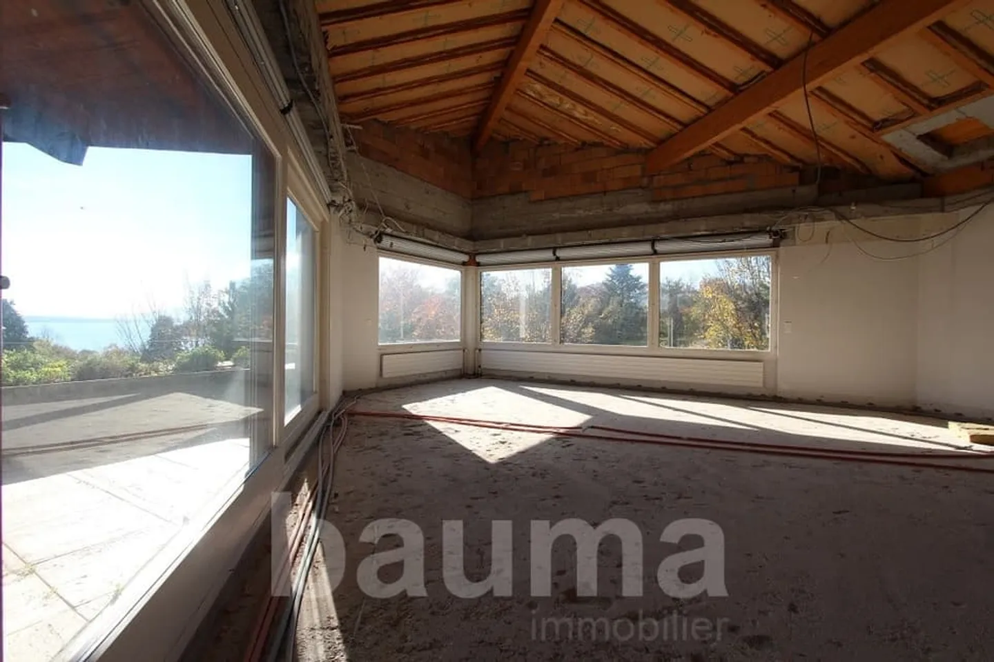 Land of more than one hectare / single-storey house - Photo 8 of 13