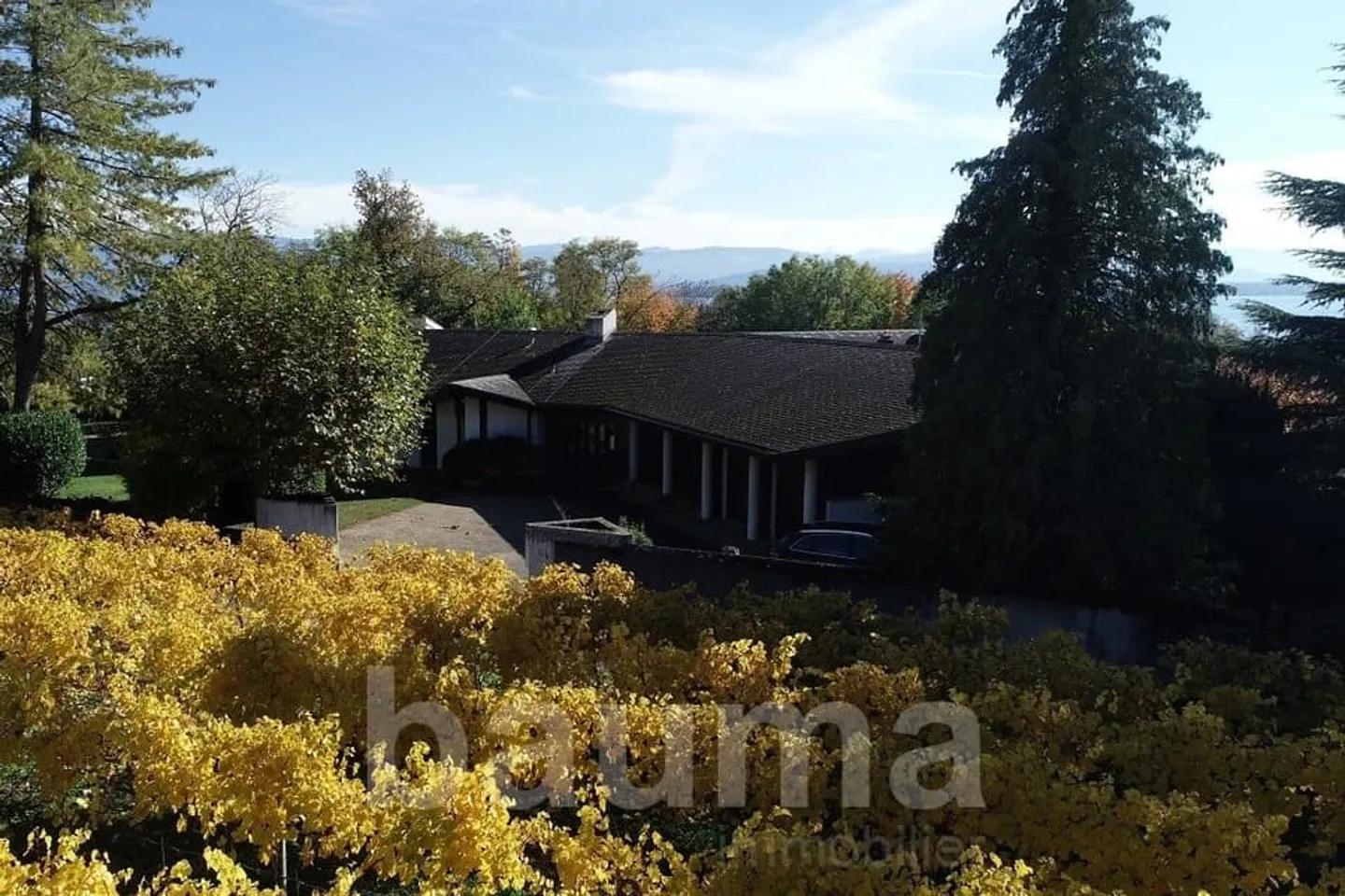 Land of more than one hectare / single-storey house - Photo 12 of 13