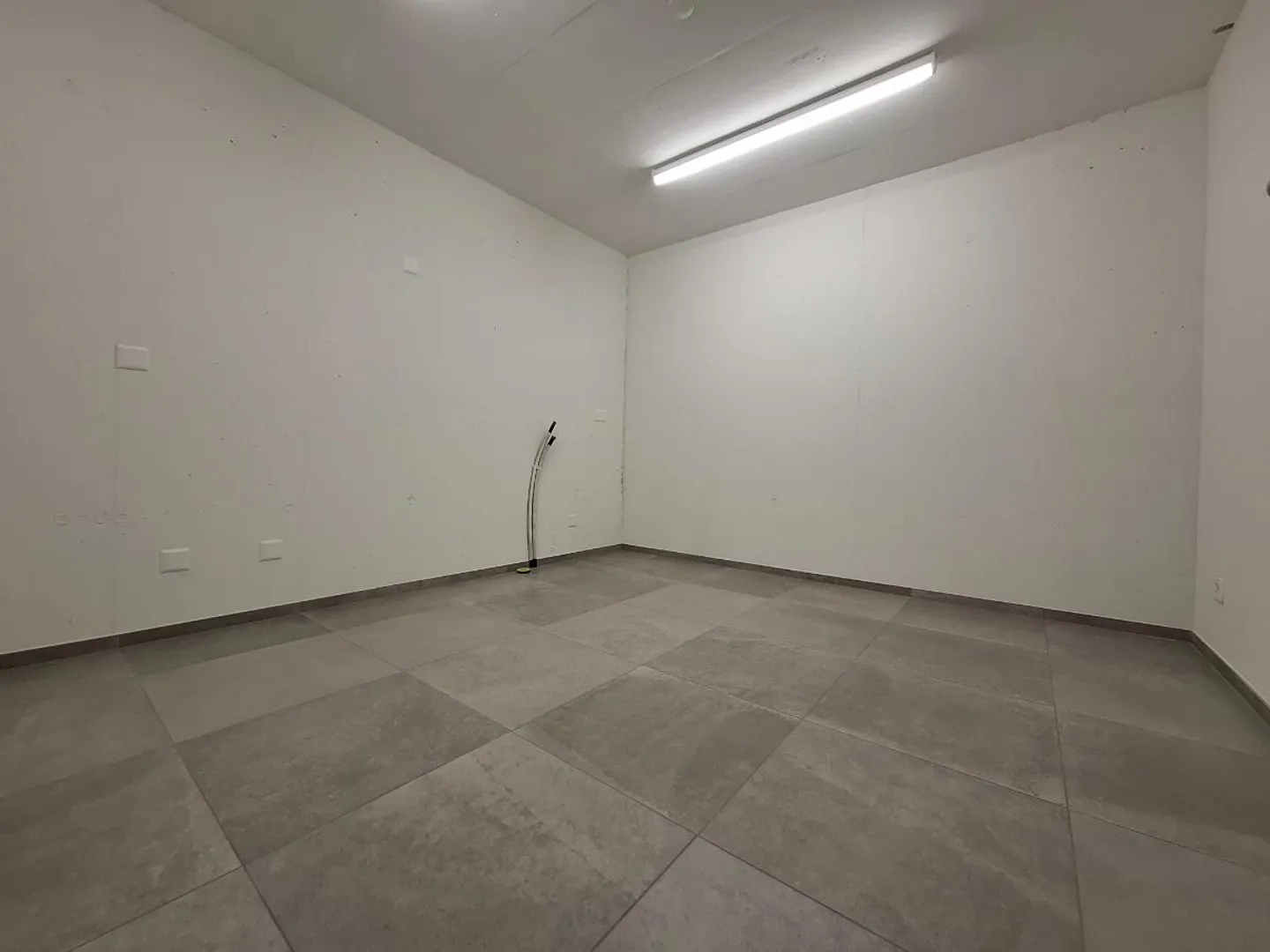 NEW BUILD COMMERCIAL INCLUDING ARCHIVE / OFFICE / PRACTICE - Photo 3 of 8