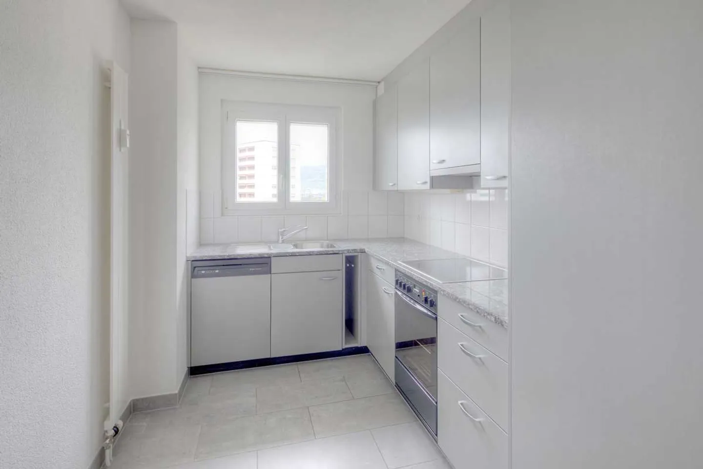 Rent without rental deposit! - Photo 3 of 6