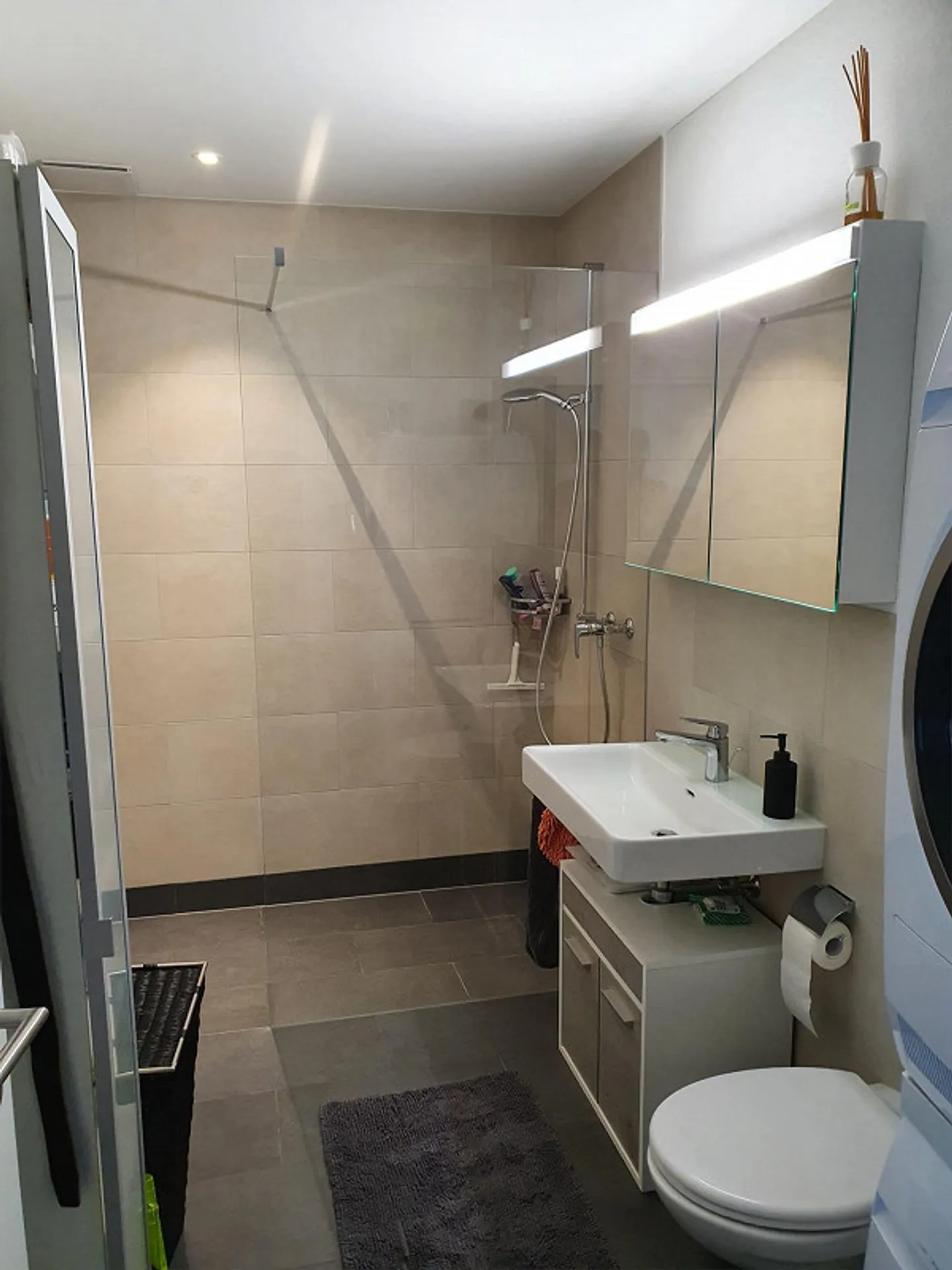 Beautiful and modern 2.5 room apartment with garden seating area - Photo 4 of 8