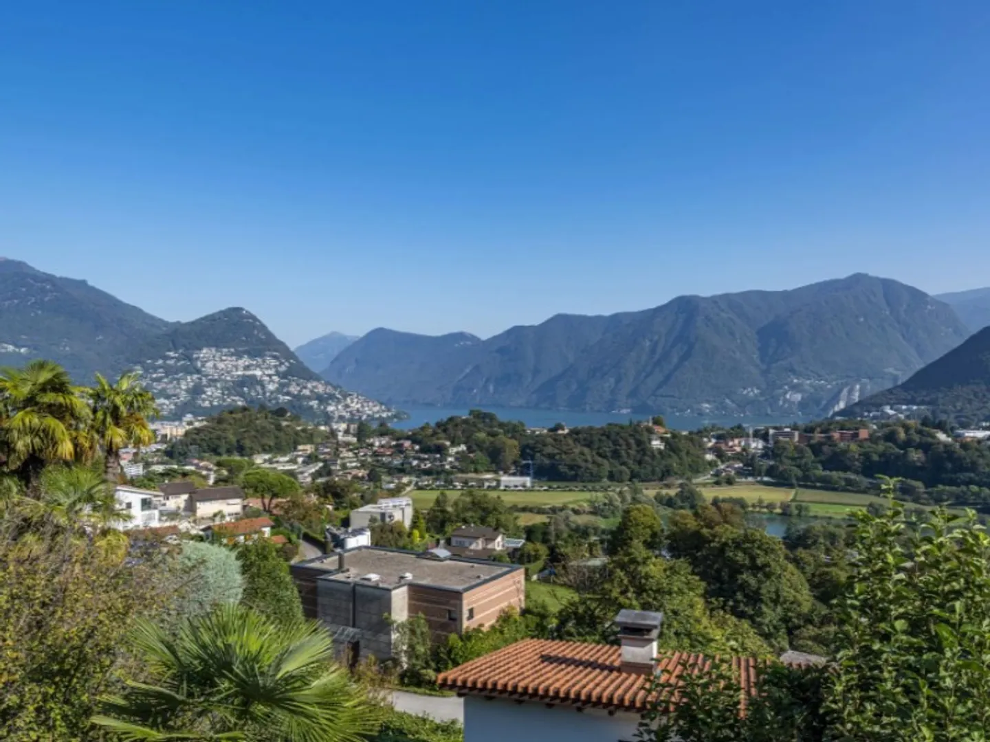 Luxury Villa with Lake View - Photo 3 of 22