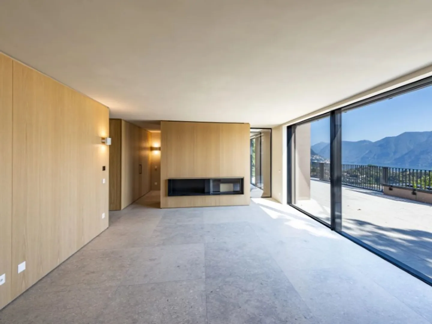 Luxury Villa with Lake View - Photo 4 of 22
