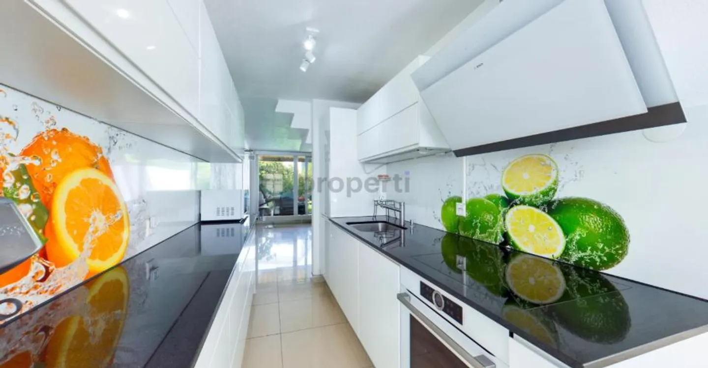 Maisonette rénovée dans un beau quartier avec 2 places de parking - Photo 4 sur 10