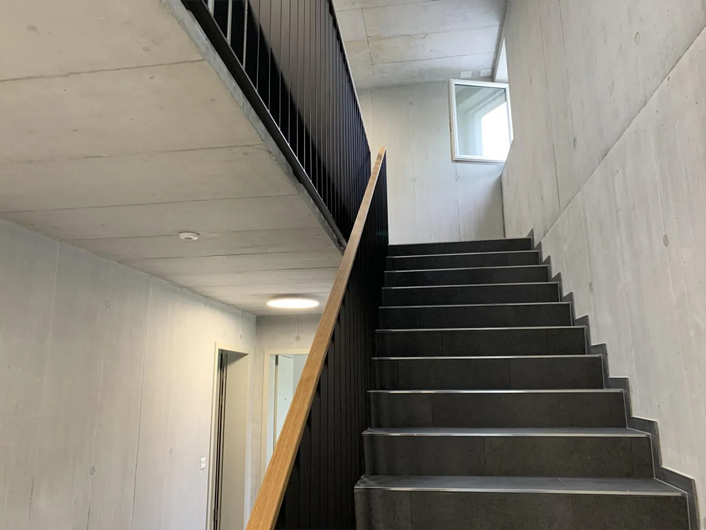 Beautiful and modern 2.5 room apartment with garden seating area - Photo 6 of 8