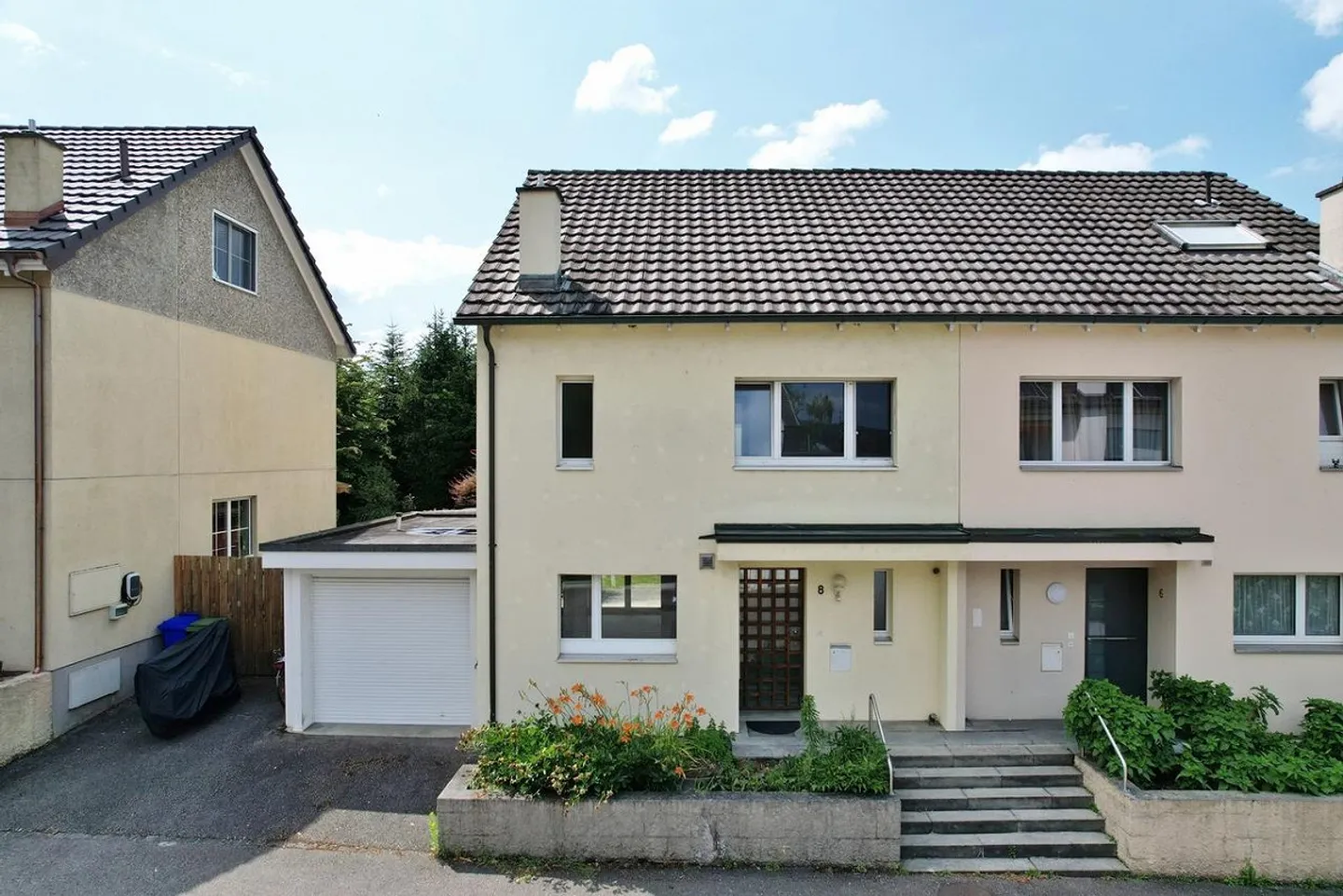 FAMILIENPARADIES MIT GROSSEM GARTEN UND GARAGE - Foto 3 von 12