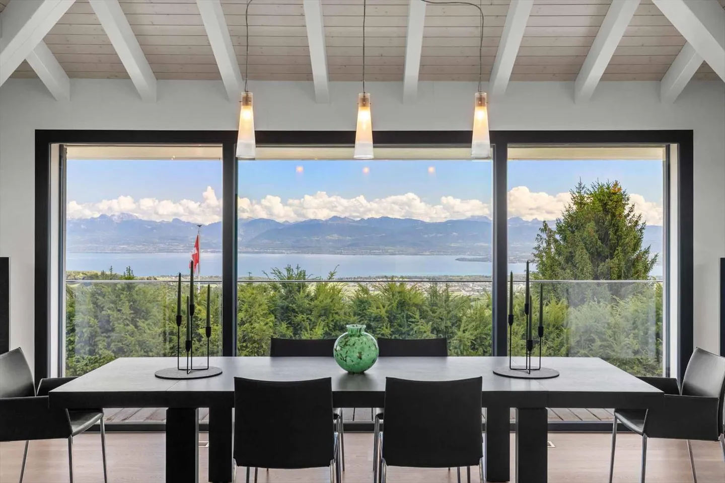 Contemporary villa with stunning views of Lake Geneva and the Alps - Photo 5 of 8