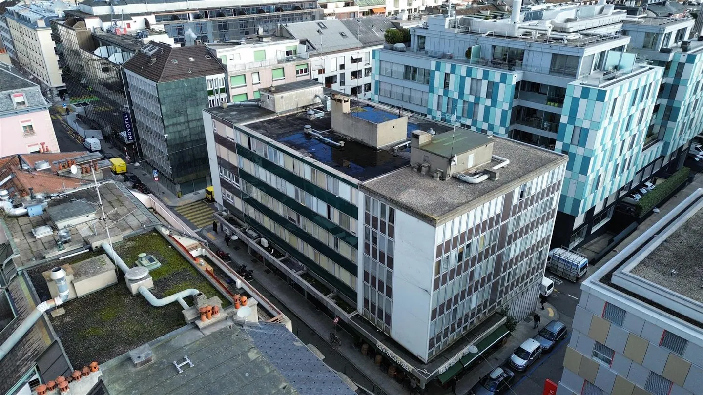 Mixed-use building - Photo 2 of 10