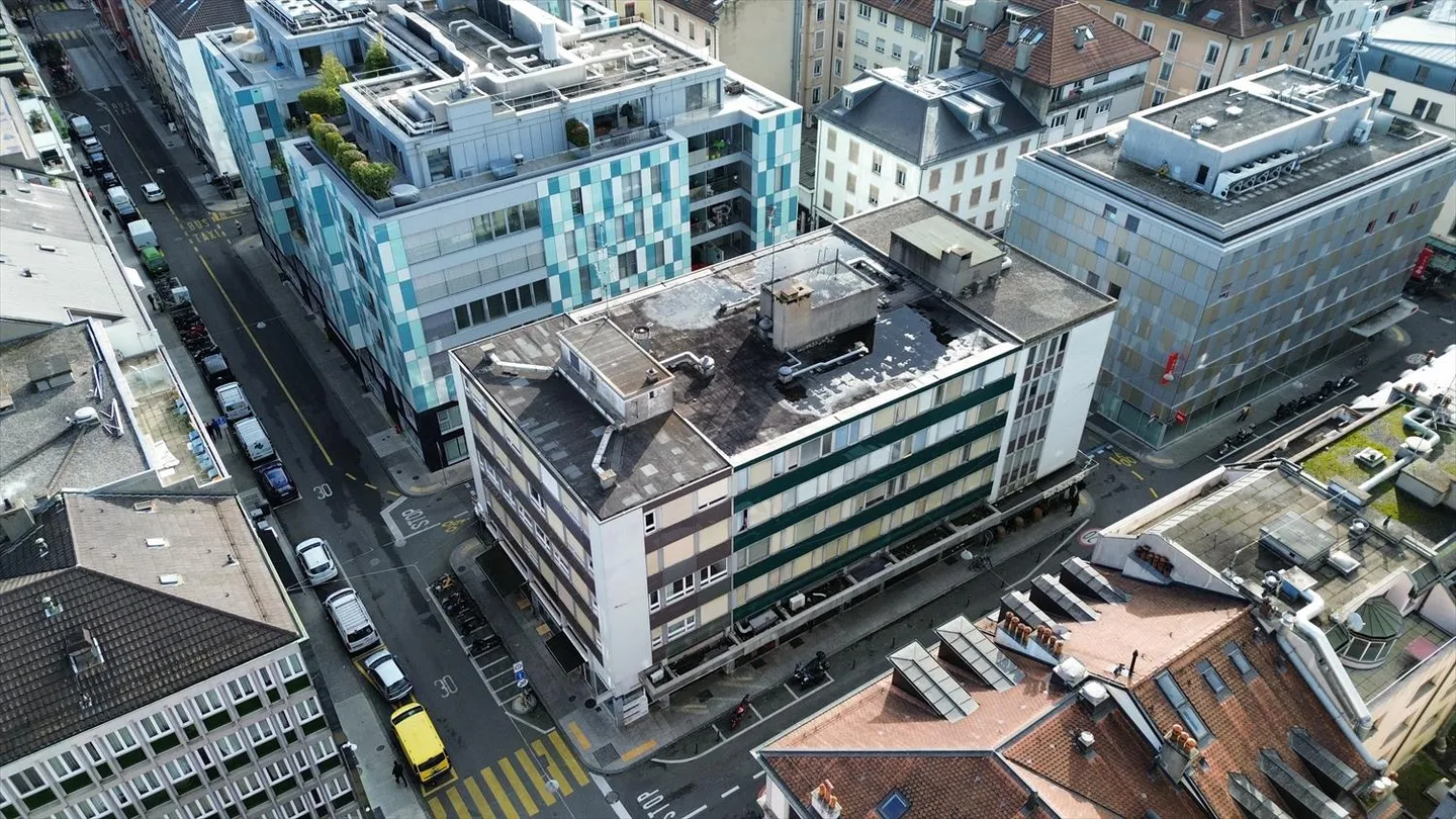 Mixed-use building - Photo 5 of 10