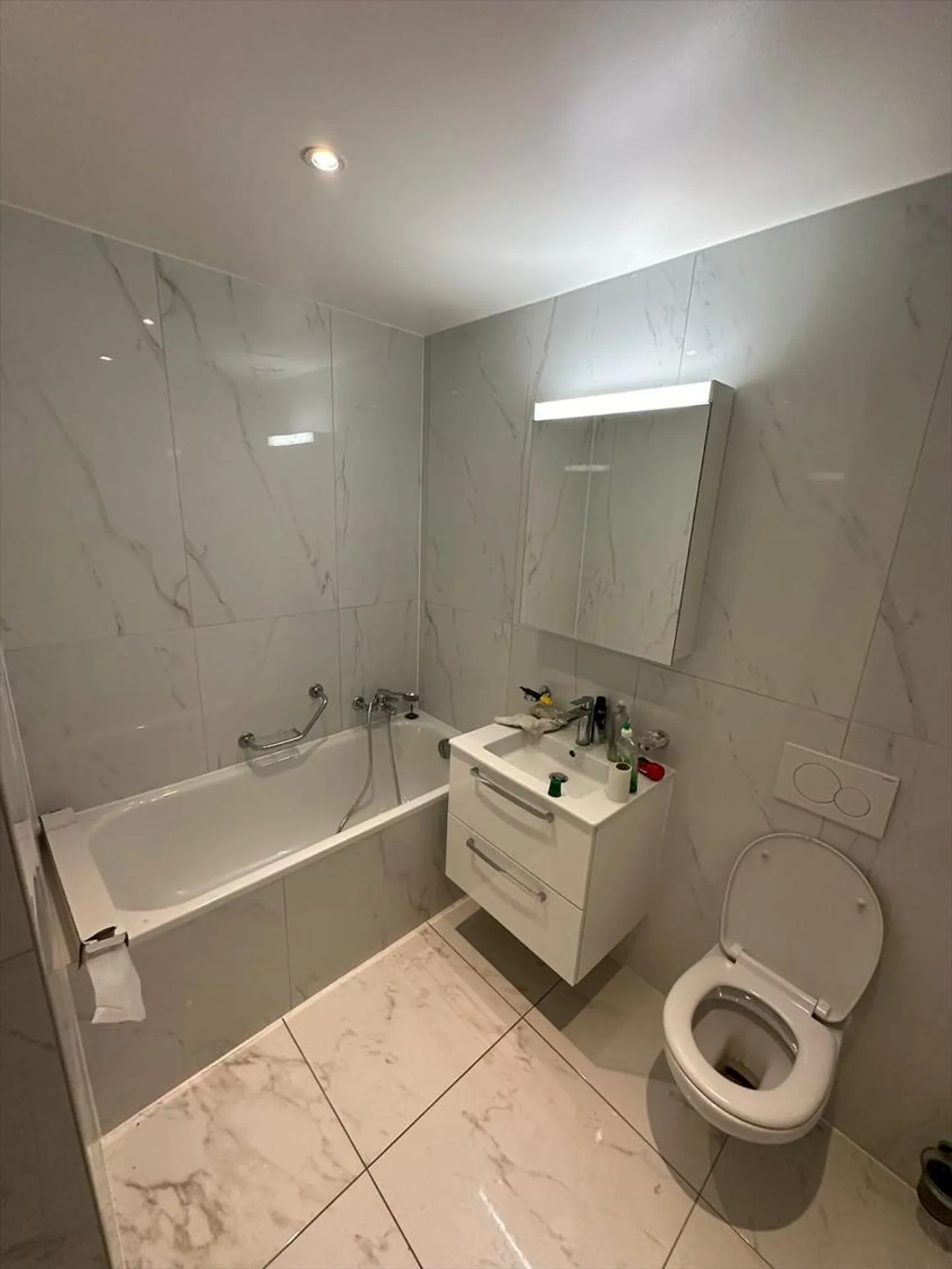 Mixed-use building - Photo 7 of 10