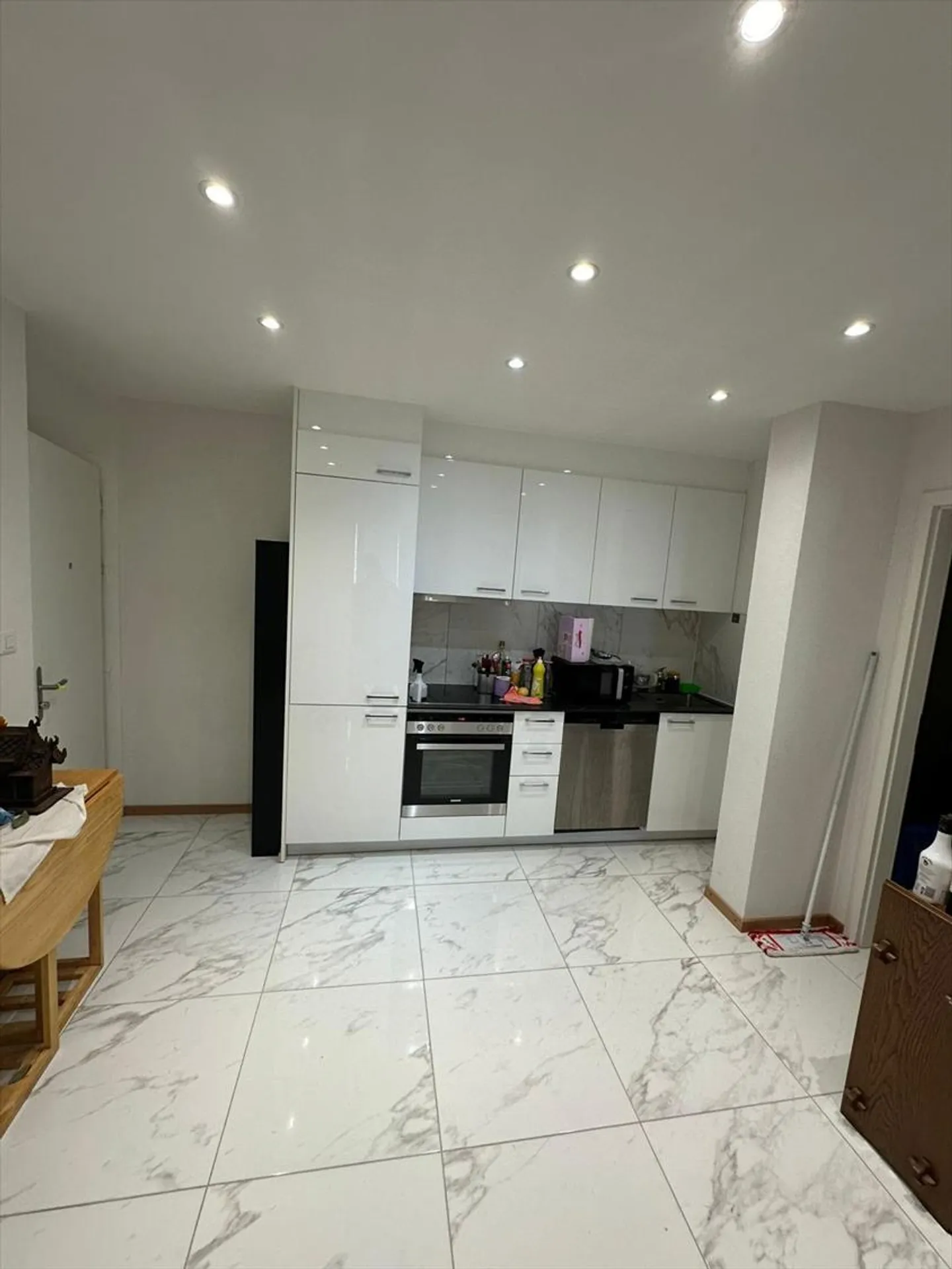 Mixed-use building - Photo 9 of 10