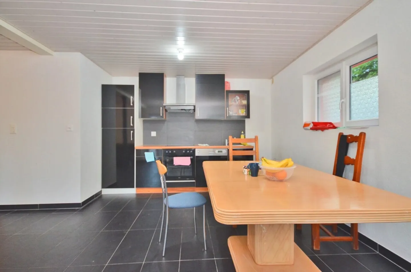 Mixed-use building - Photo 4 of 13