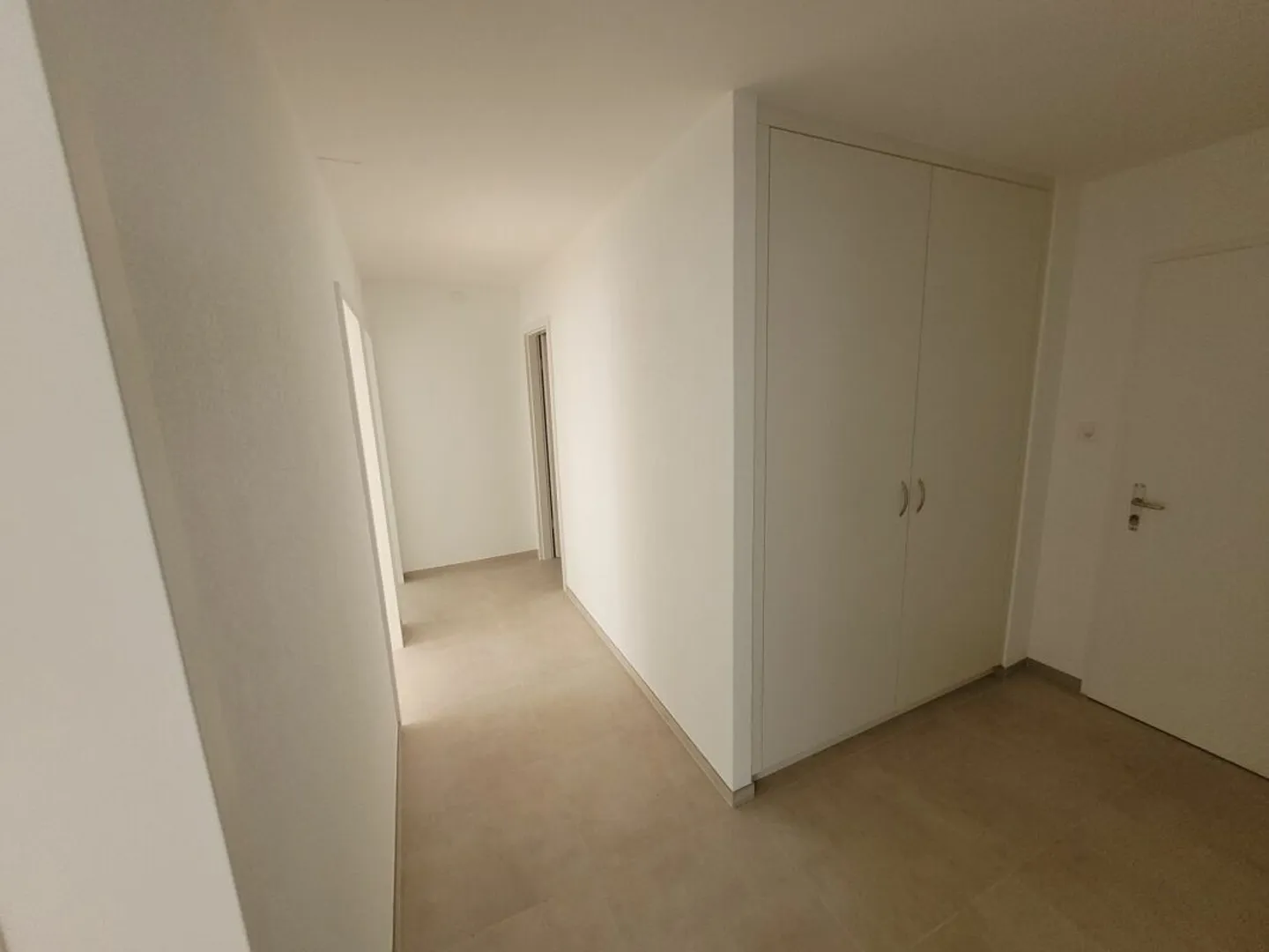 Appartamento recentemente ristrutturato con balcone di 3 locali! - Foto 3 di 11