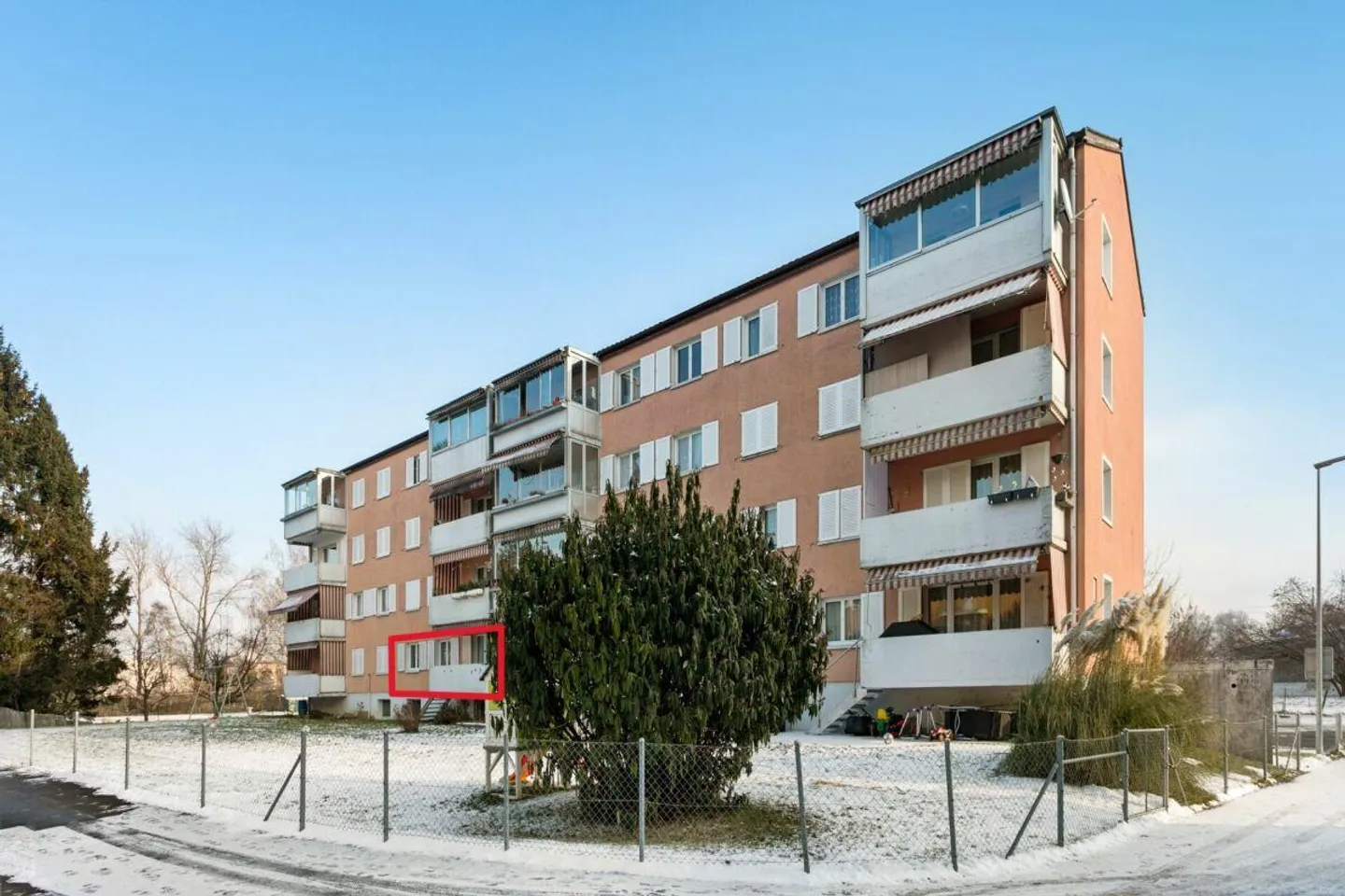 4-room apartment with balcony & outdoor parking space in Salmsach - Photo 1 of 19