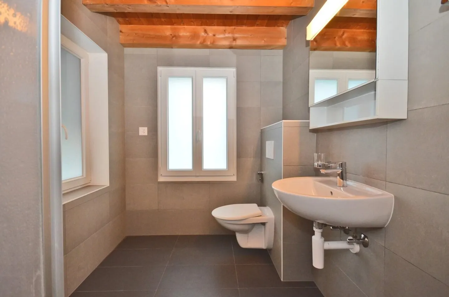 Mixed-use building - Photo 8 of 13