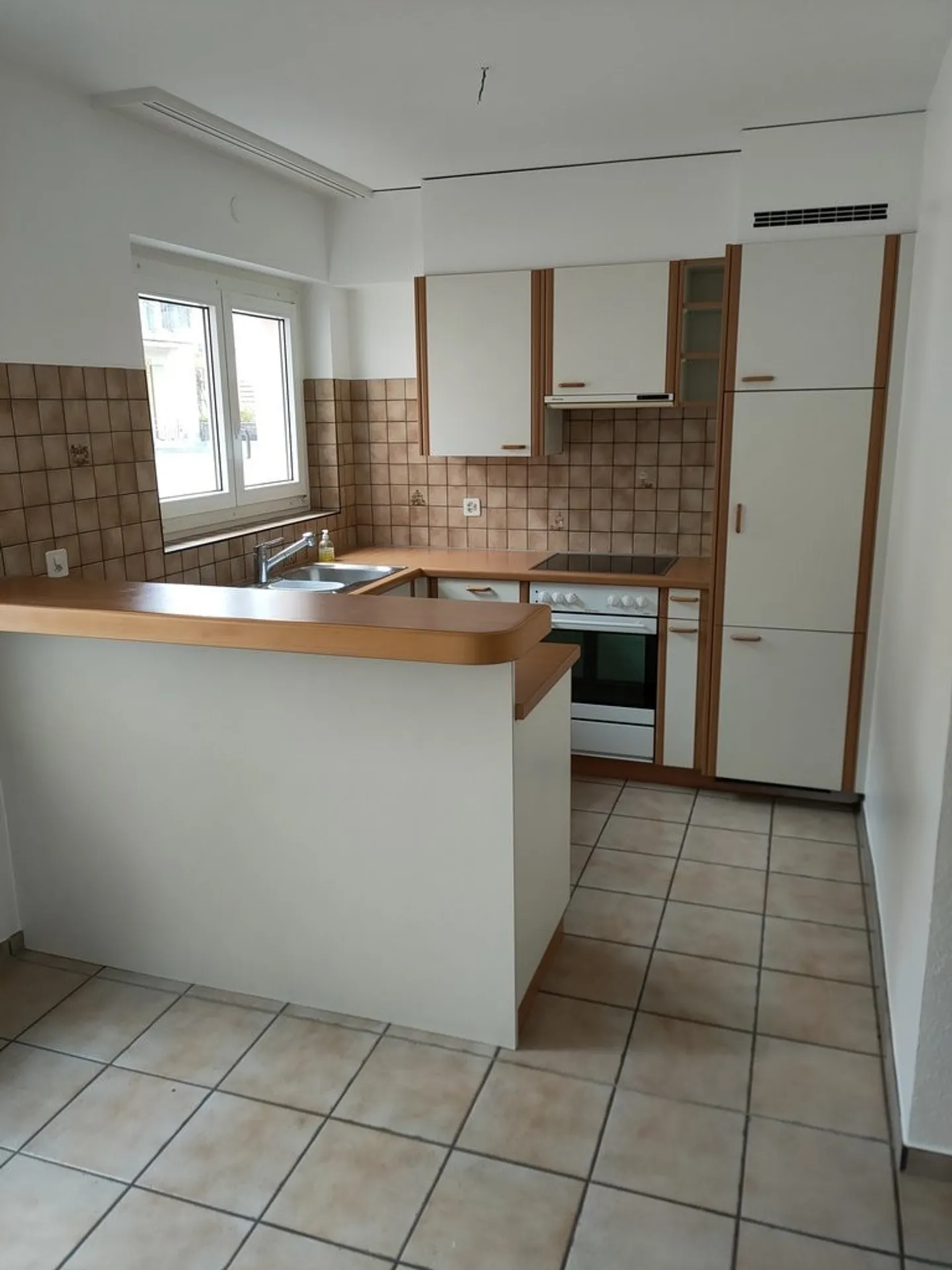 3-Zimmer-Wohnung mit Balkon in der Nähe von Annehmlichkeiten - Foto 2 von 6