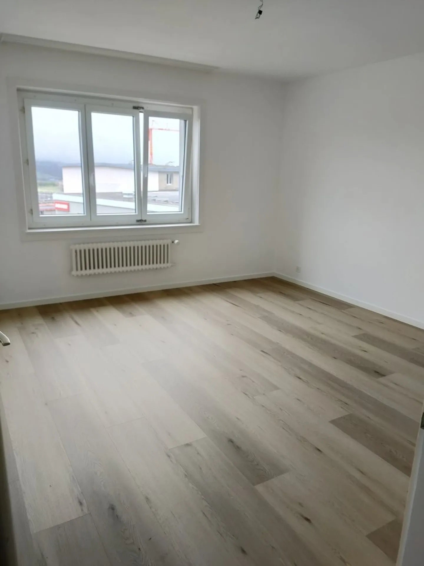 3-Zimmer-Wohnung mit Balkon in der Nähe von Annehmlichkeiten - Foto 3 von 6