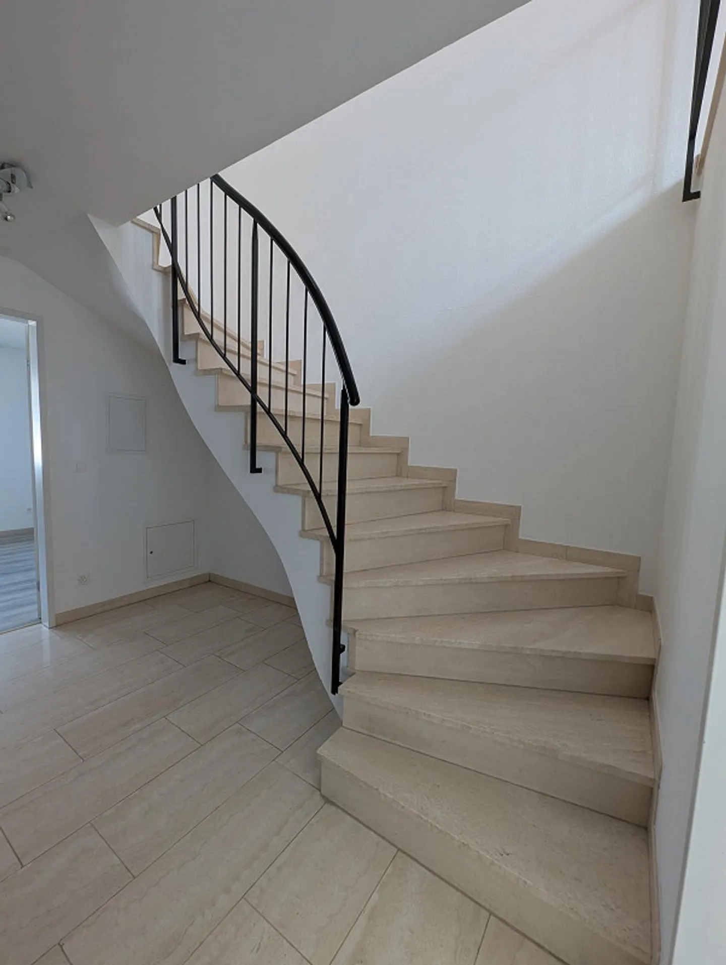 Maisonette ristrutturata di 3,5 locali (86 m²) con locale hobby (15 m²) - Foto 8 di 16