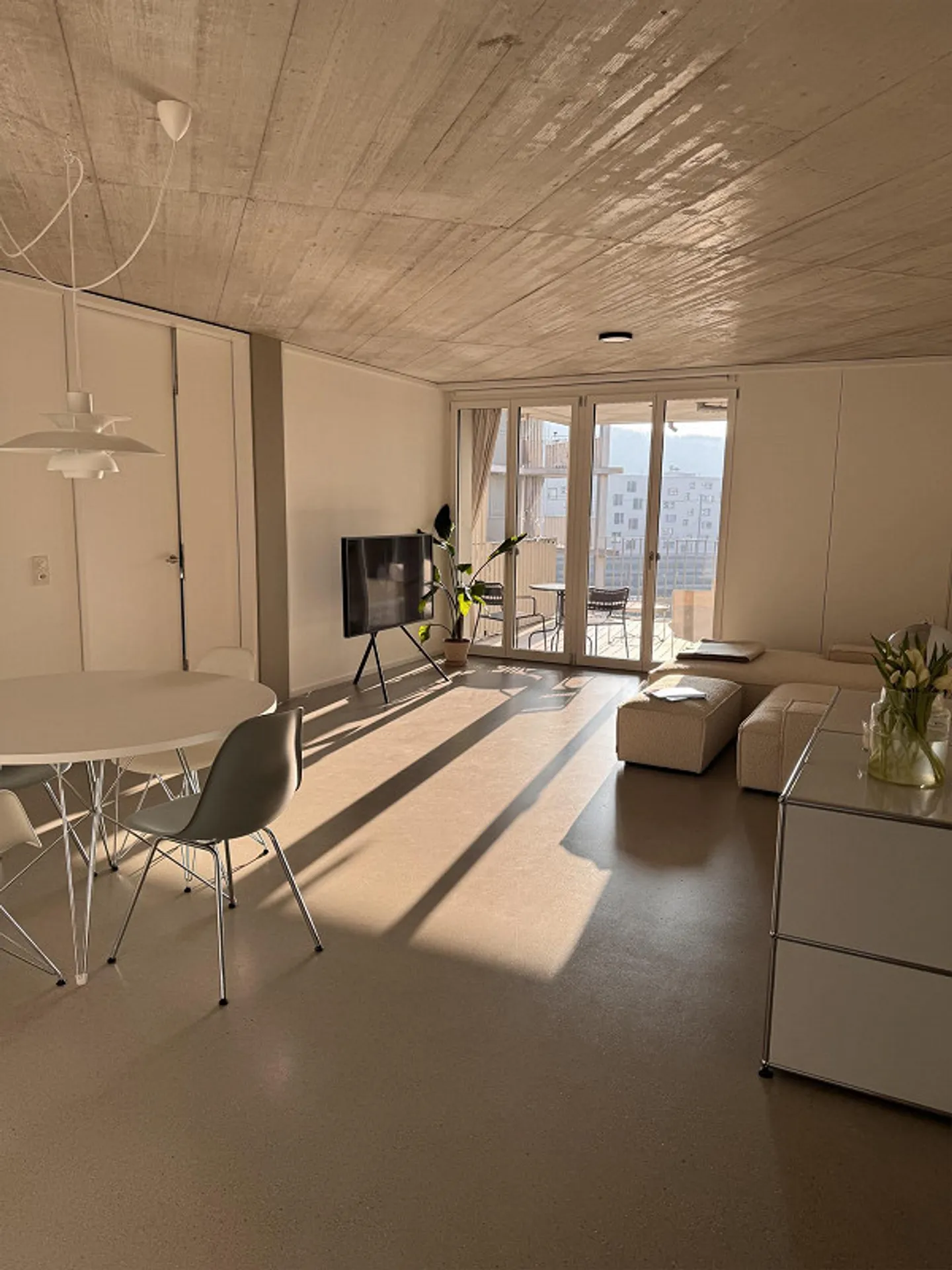 Appartement moderne et lumineux de 4,5 pièces (2020) avec style et confort - Photo 2 sur 8