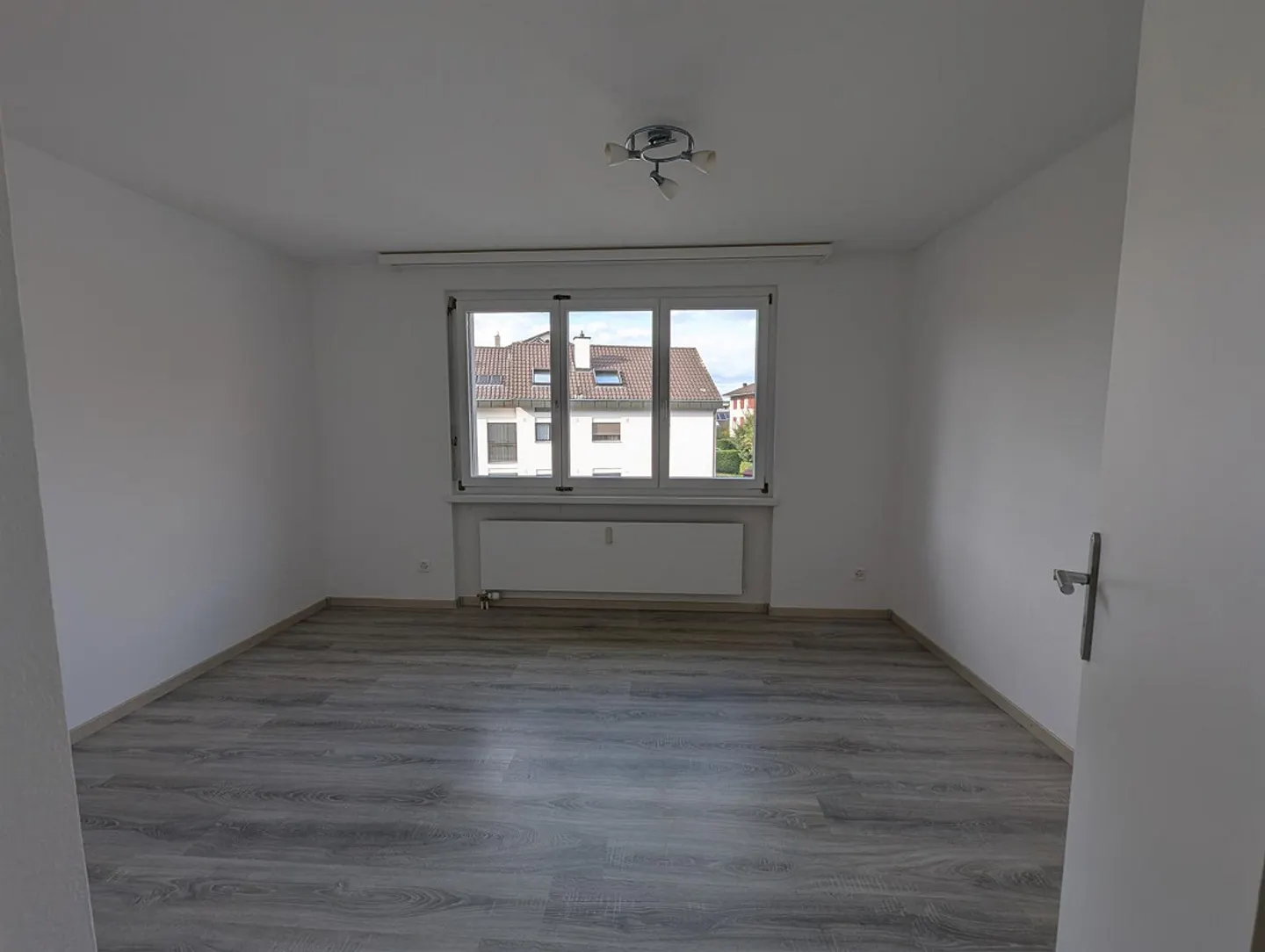 Maisonette ristrutturata di 3,5 locali (86 m²) con locale hobby (15 m²) - Foto 13 di 16