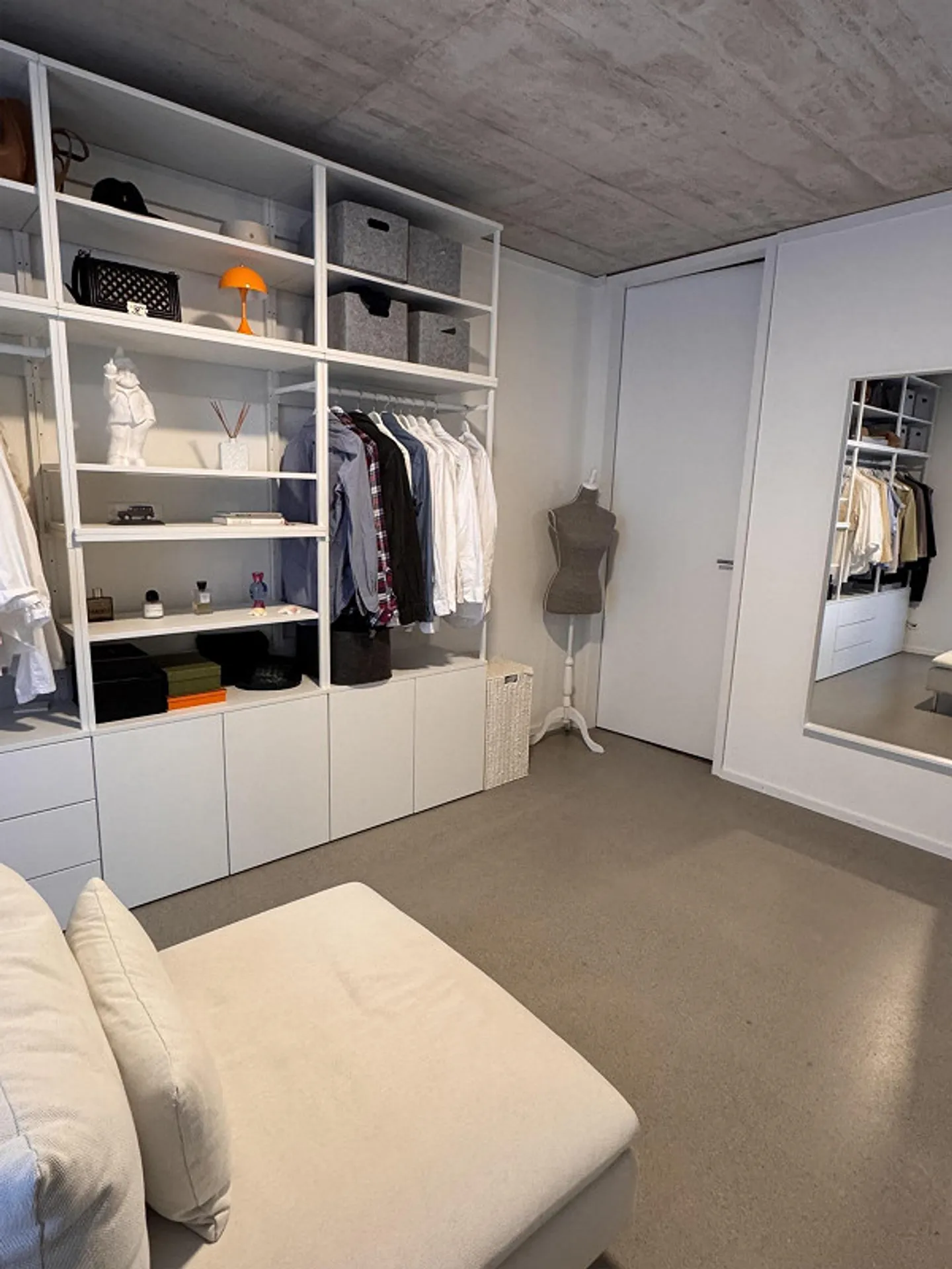 Appartement moderne et lumineux de 4,5 pièces (2020) avec style et confort - Photo 3 sur 8