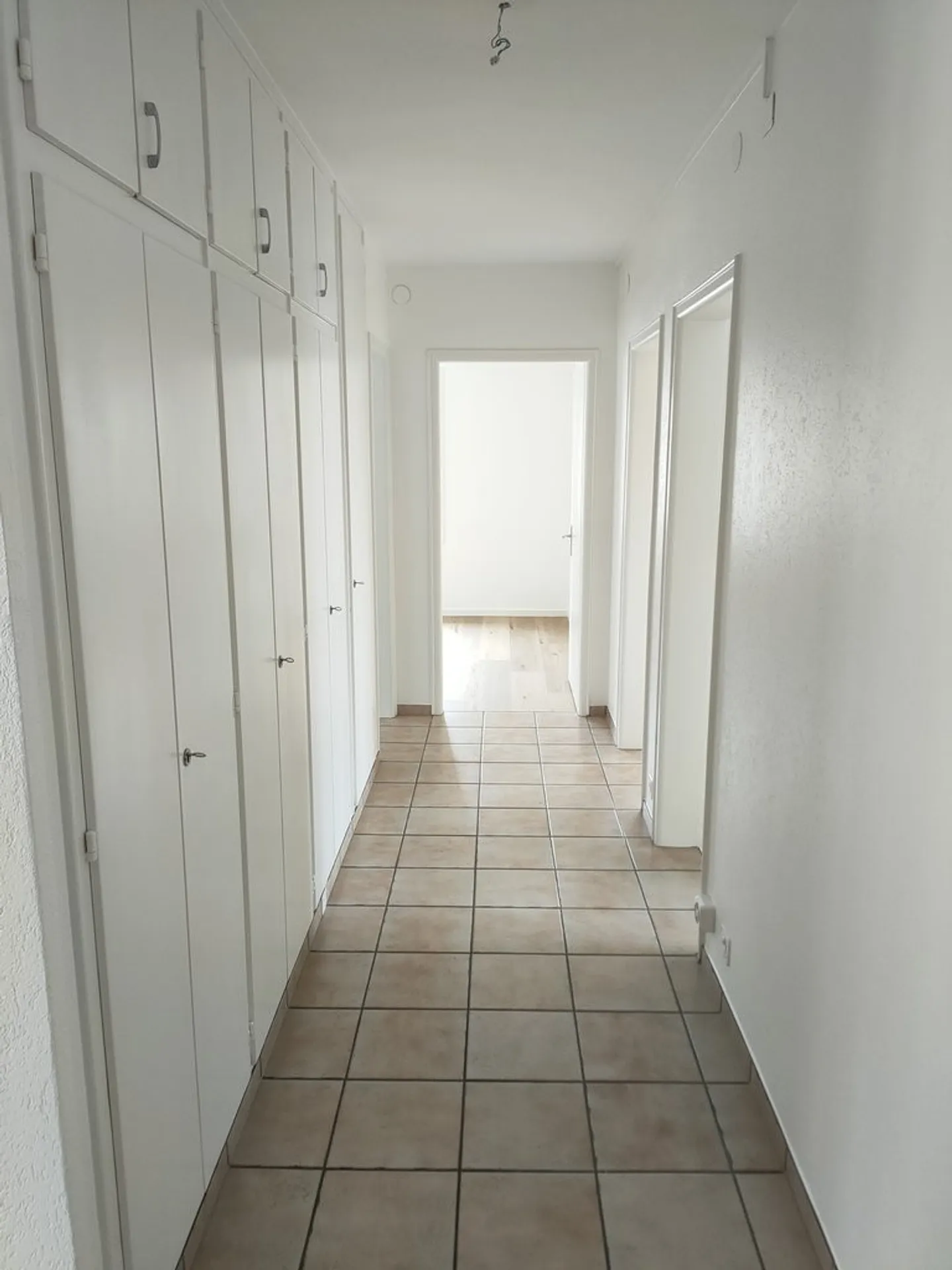 3-Zimmer-Wohnung mit Balkon in der Nähe von Annehmlichkeiten - Foto 6 von 6