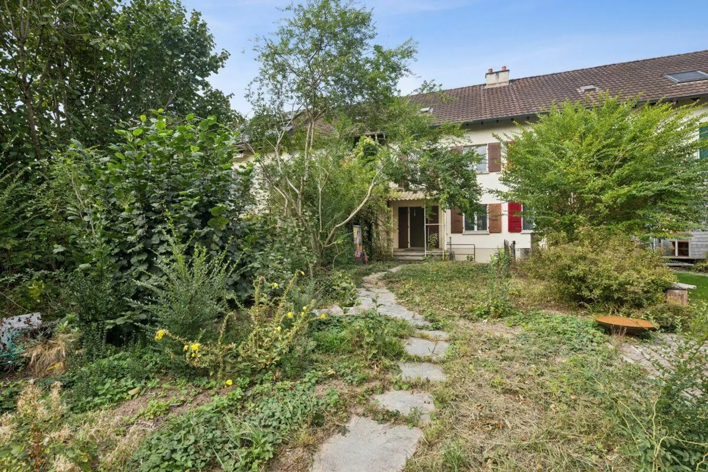 5.5-room terraced single-family house with large garden and existing building permit in Riehen - Photo 2 of 10