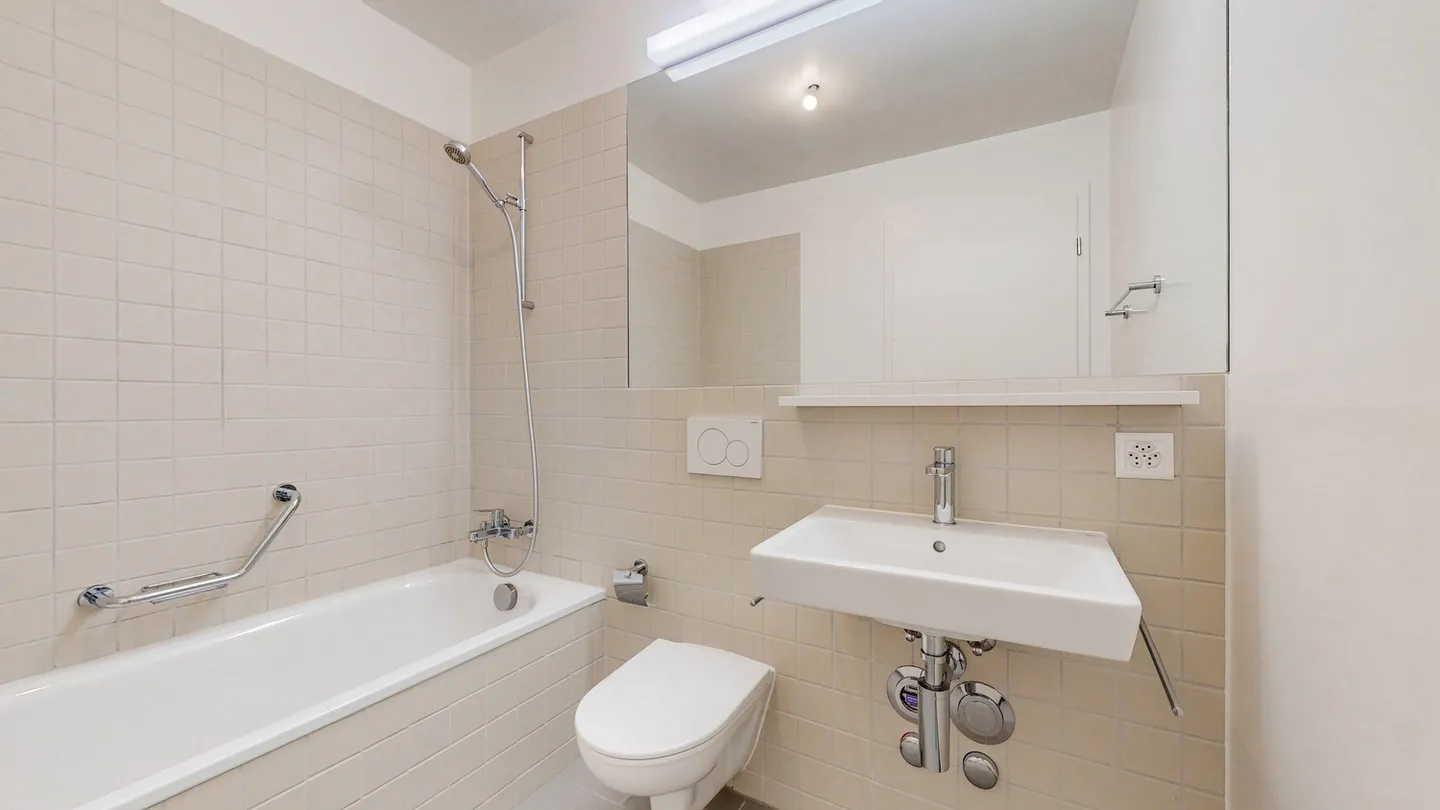 Superb 4.5 room bright apartment with lake view - Photo 10 of 13