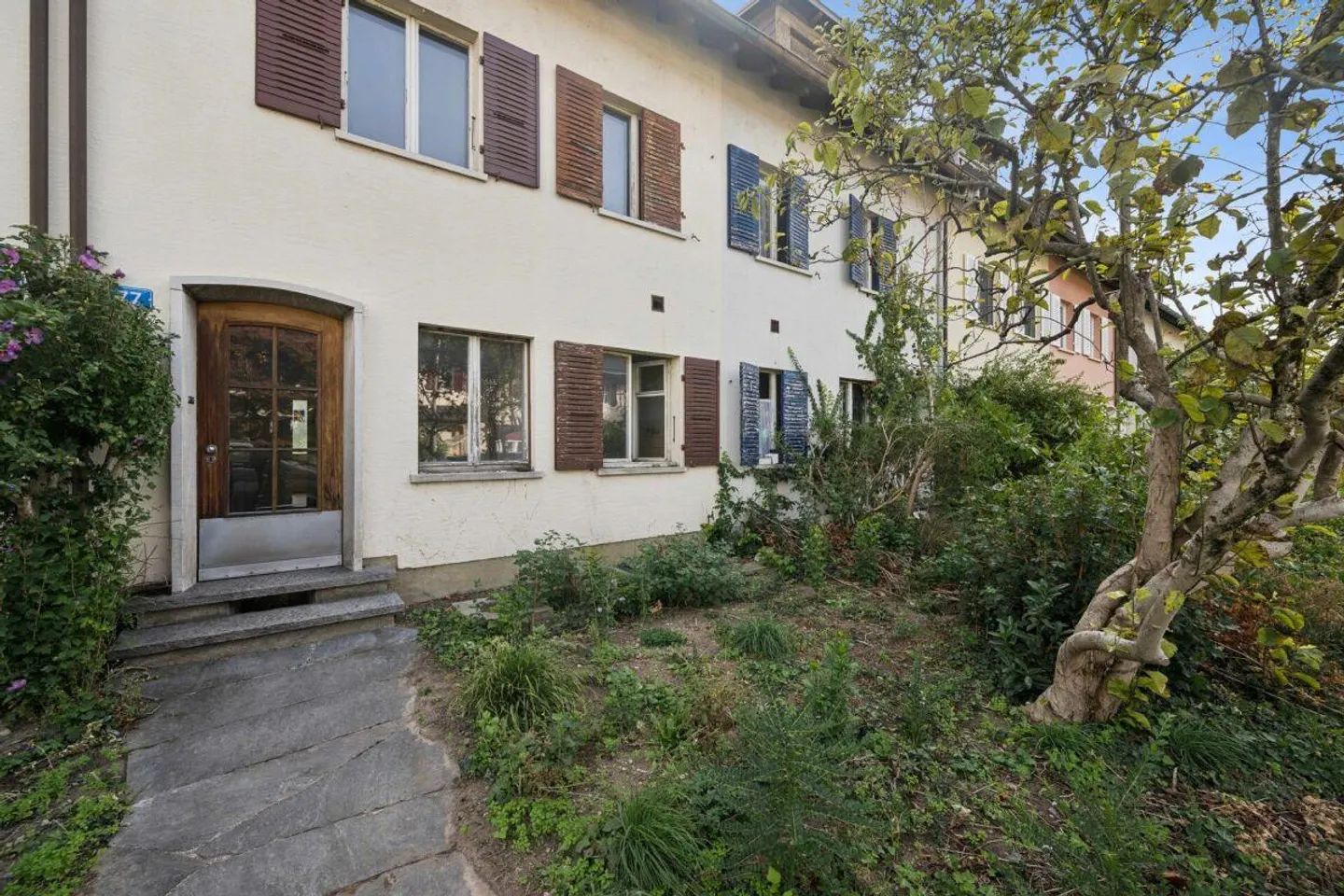 5.5-room terraced single-family house with large garden and existing building permit in Riehen - Photo 1 of 10