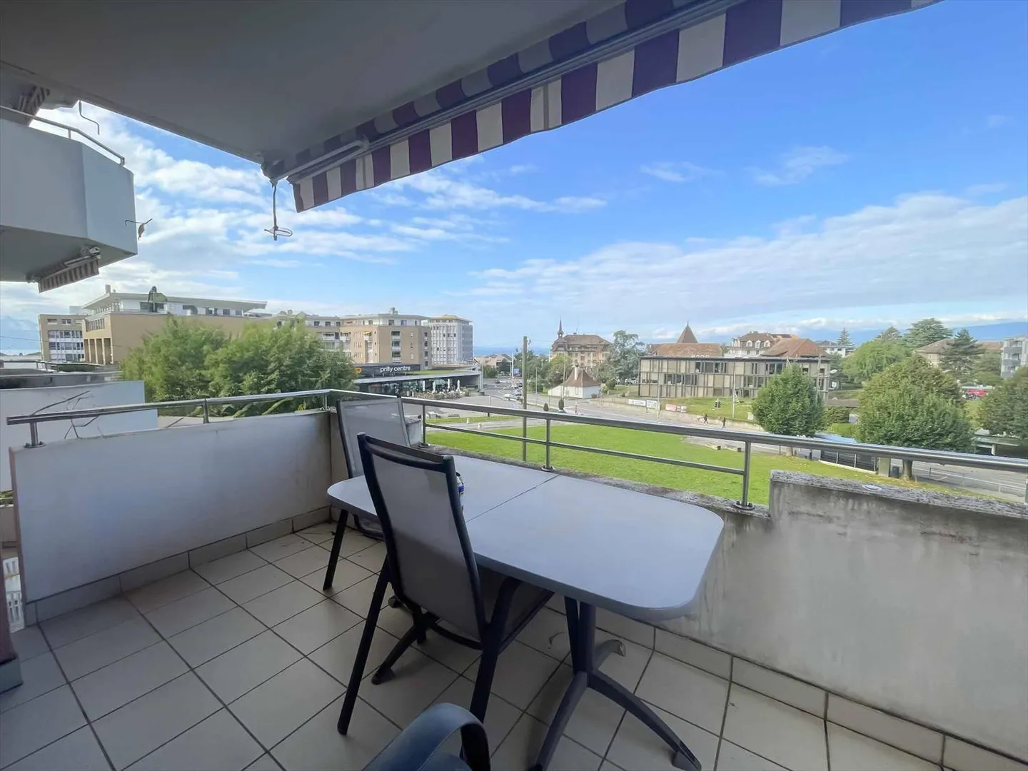 Bel appartement familial de 4,5 pièces avec balcons au centre de Prilly - Photo 2 sur 8