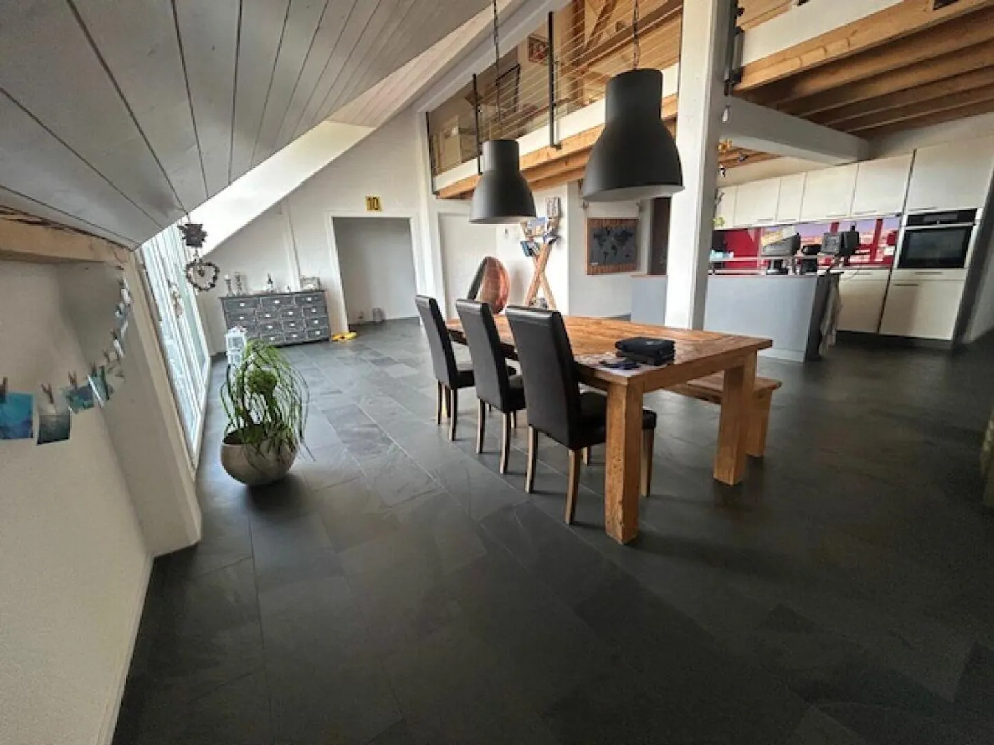 Appartement sous les combles spacieux sur Burgweg à Aarberg - Photo 2 sur 6