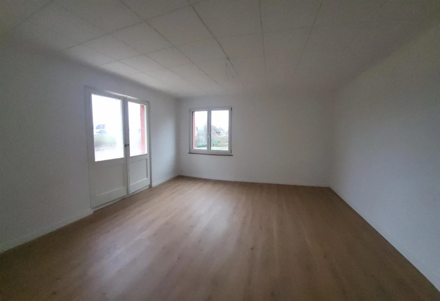 Charmante appartement ancien récemment rénové avec balcon et coin salon dans le jardin - Photo 1 sur 14