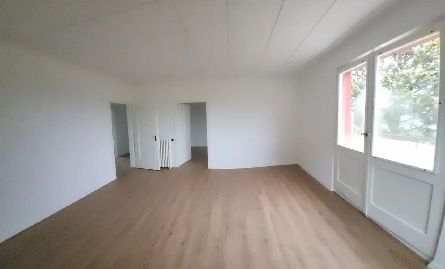 Charmante appartement ancien récemment rénové avec balcon et coin salon dans le jardin - Photo 2 sur 14