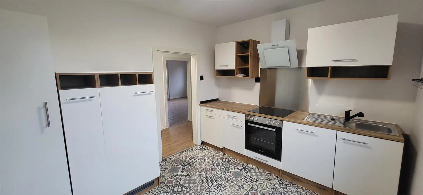 Charmante appartement ancien récemment rénové avec balcon et coin salon dans le jardin - Photo 10 sur 14