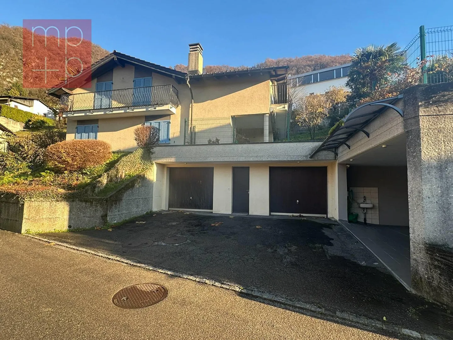 Villa - Carabbia - Photo 1 of 8