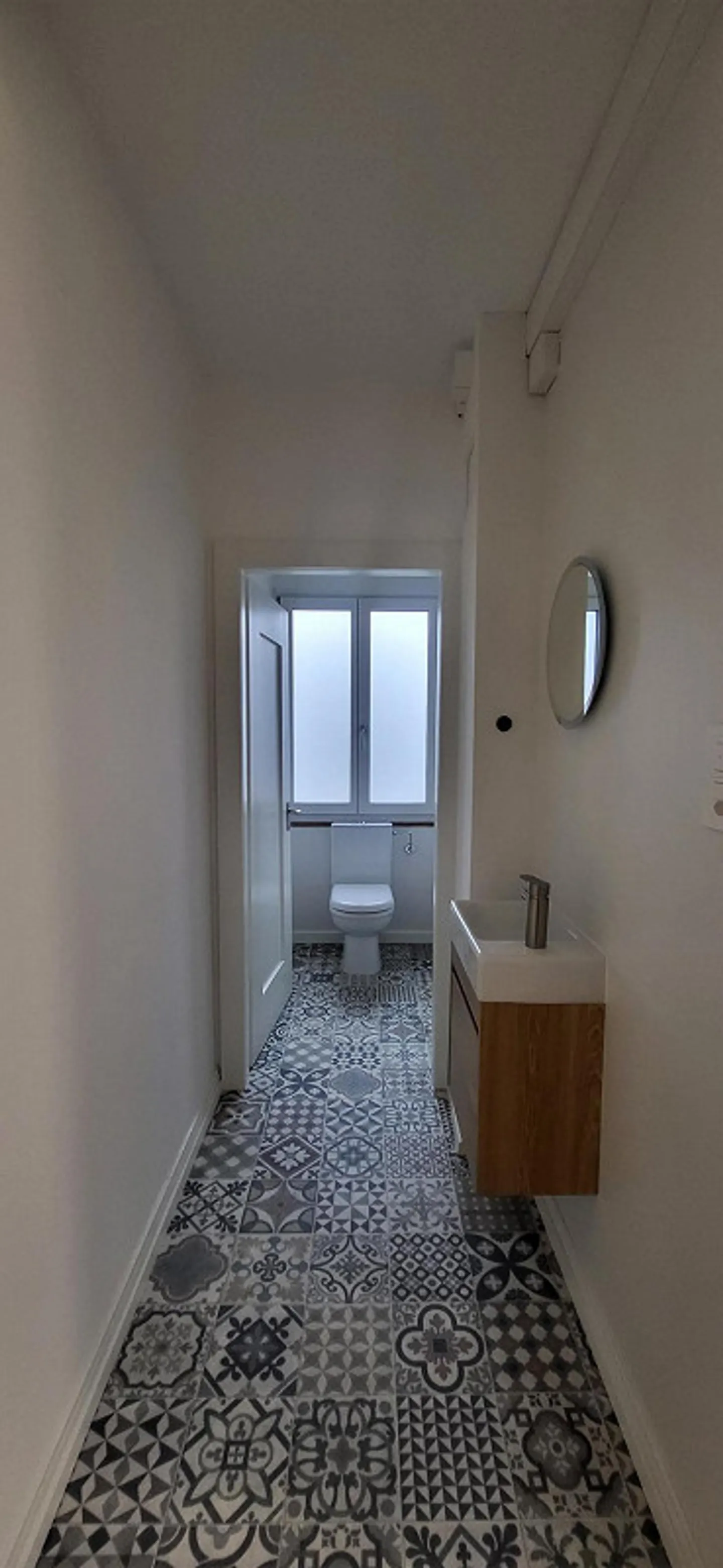 Charmante appartement ancien récemment rénové avec balcon et coin salon dans le jardin - Photo 11 sur 14