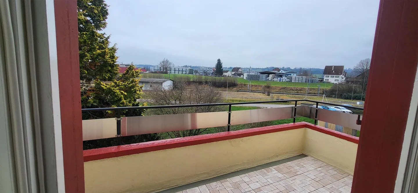 Charmante appartement ancien récemment rénové avec balcon et coin salon dans le jardin - Photo 13 sur 14