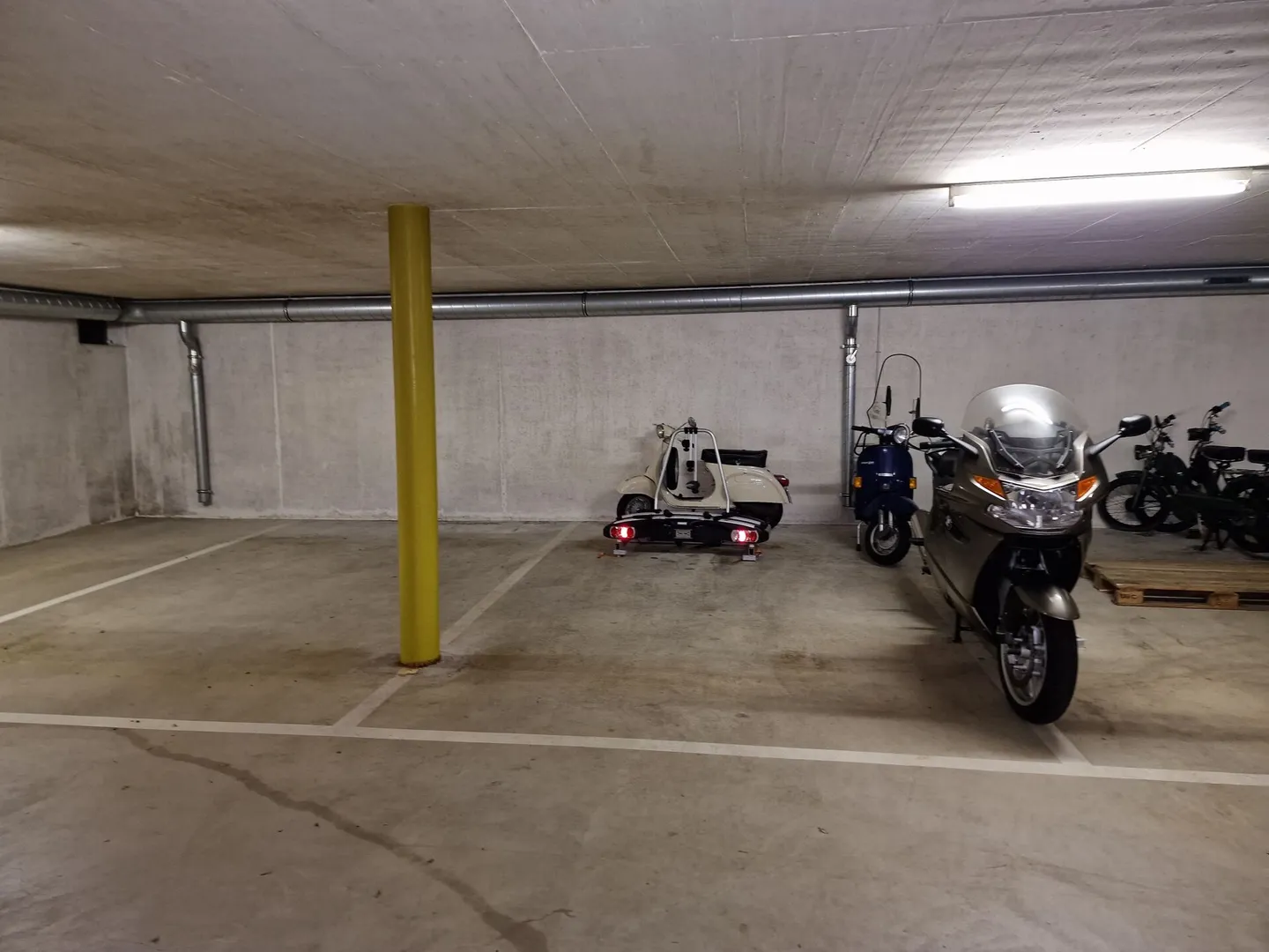 Einstellplätze zu vermieten - Foto 3 von 4