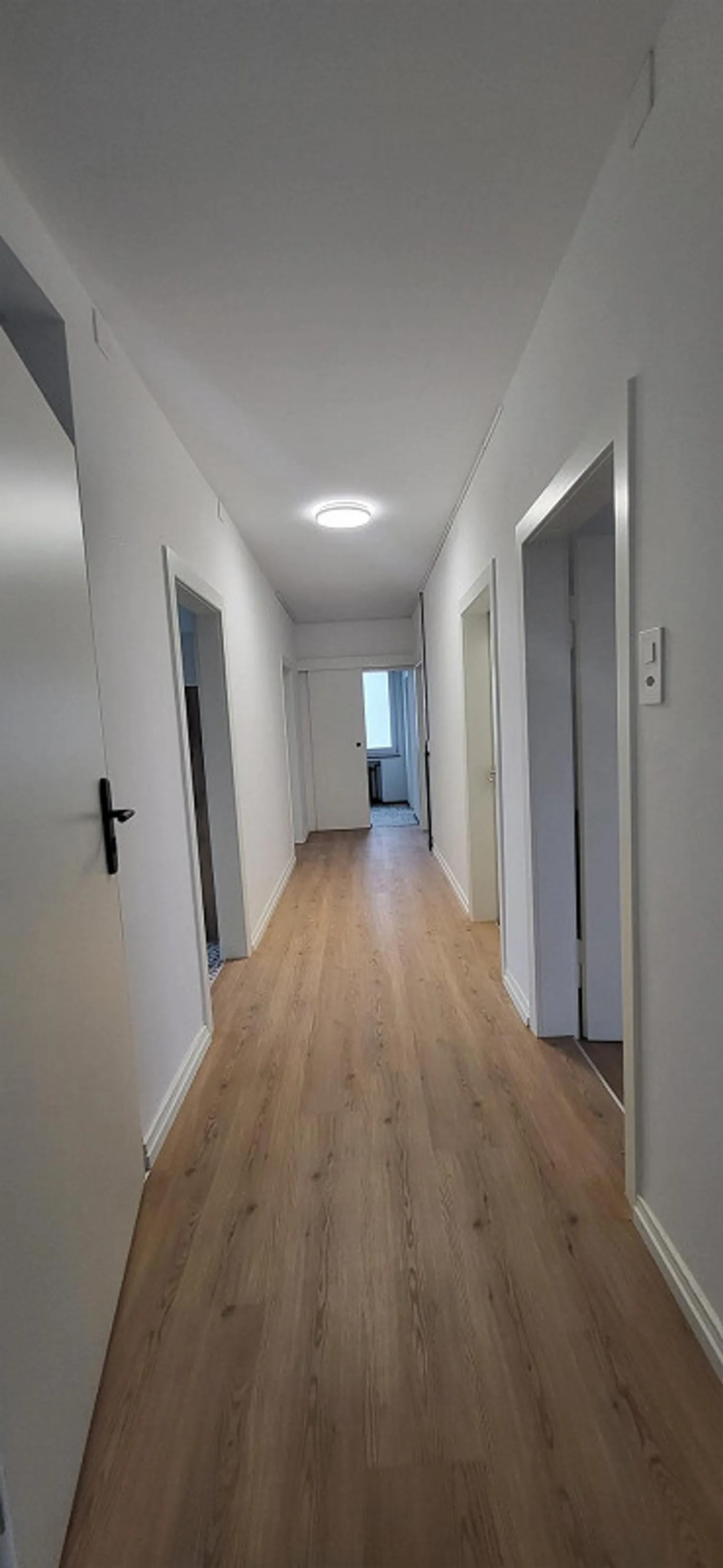 Charmante appartement ancien récemment rénové avec balcon et coin salon dans le jardin - Photo 4 sur 14