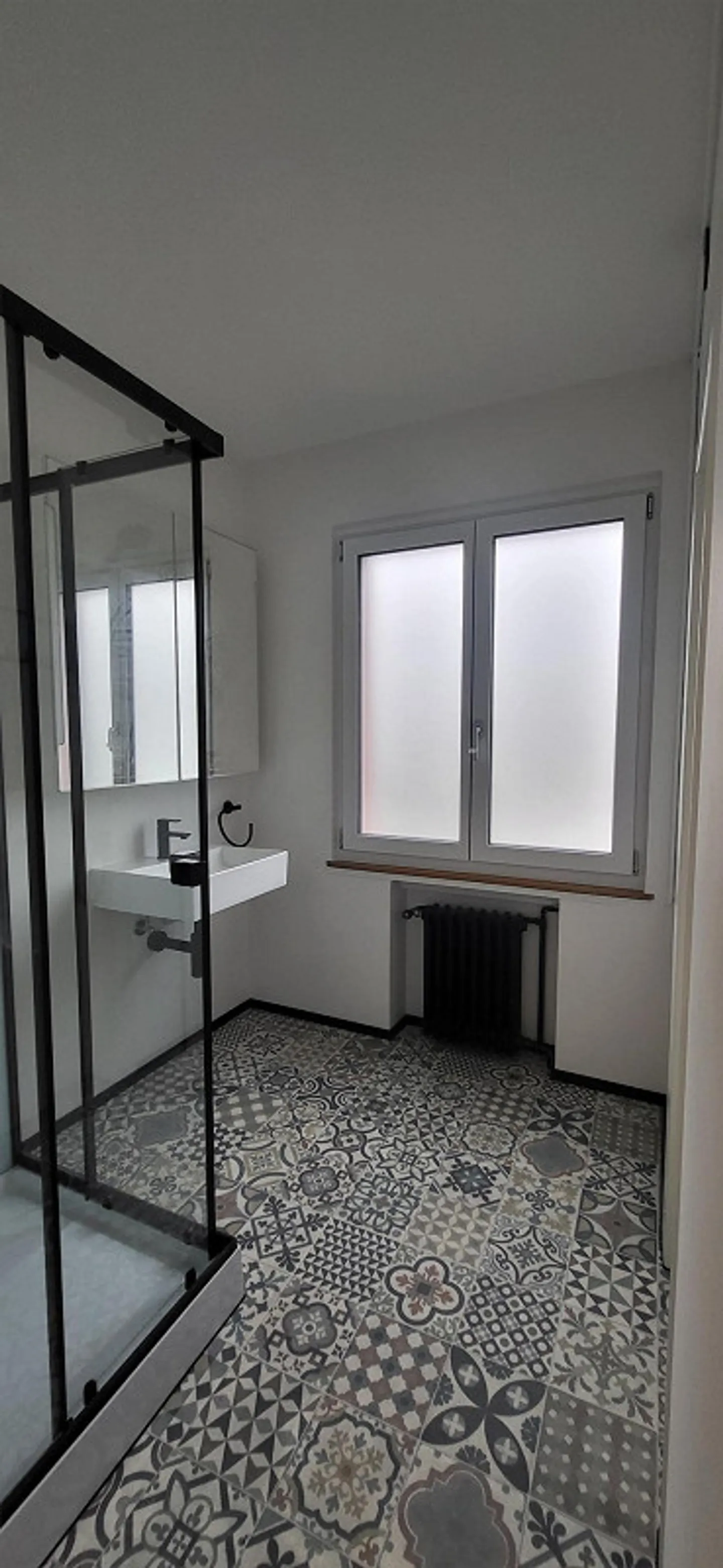 Charmante appartement ancien récemment rénové avec balcon et coin salon dans le jardin - Photo 7 sur 14