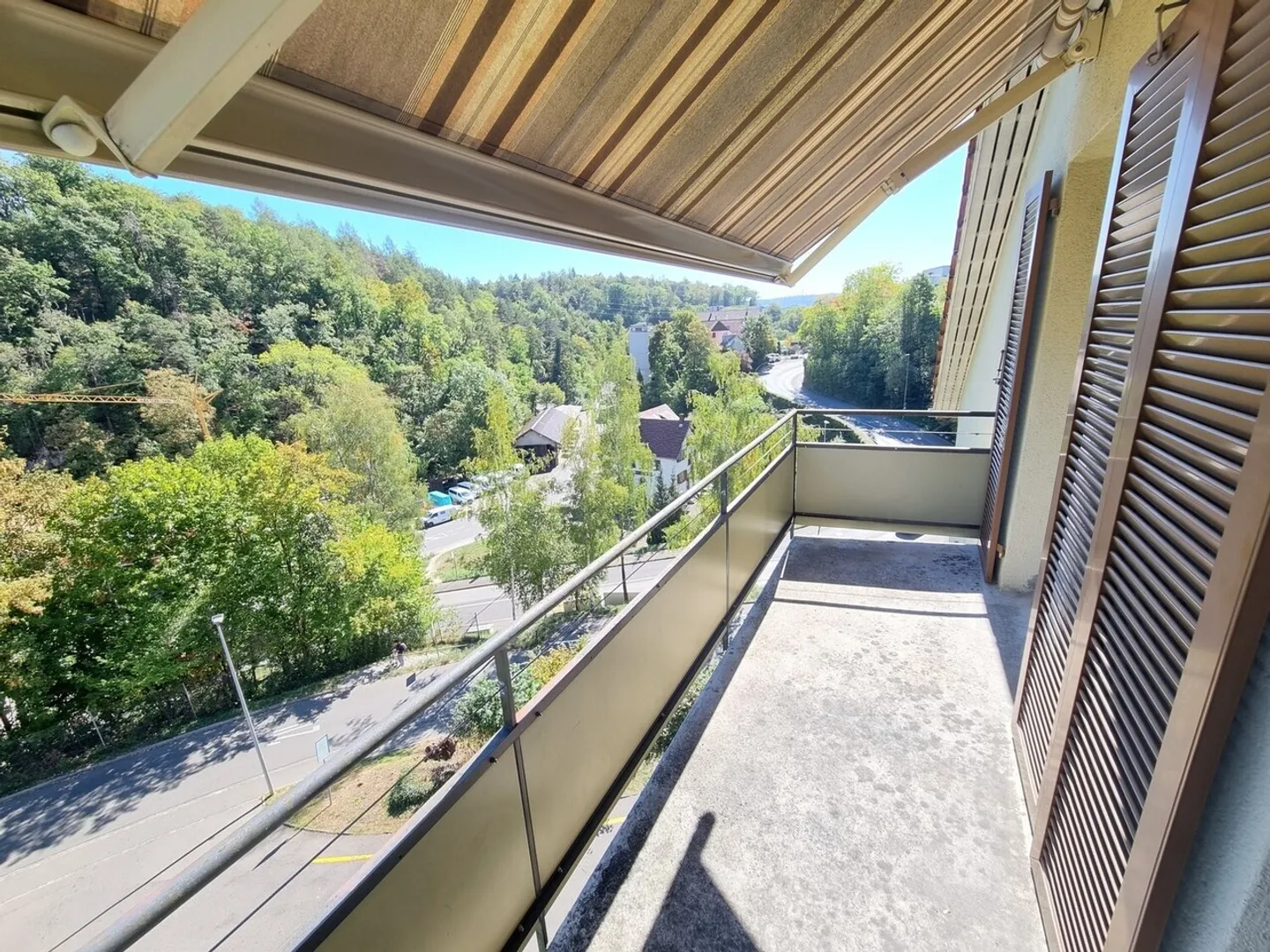 Belle appartement de 4 pièces dans la verdure - Photo 3 sur 8