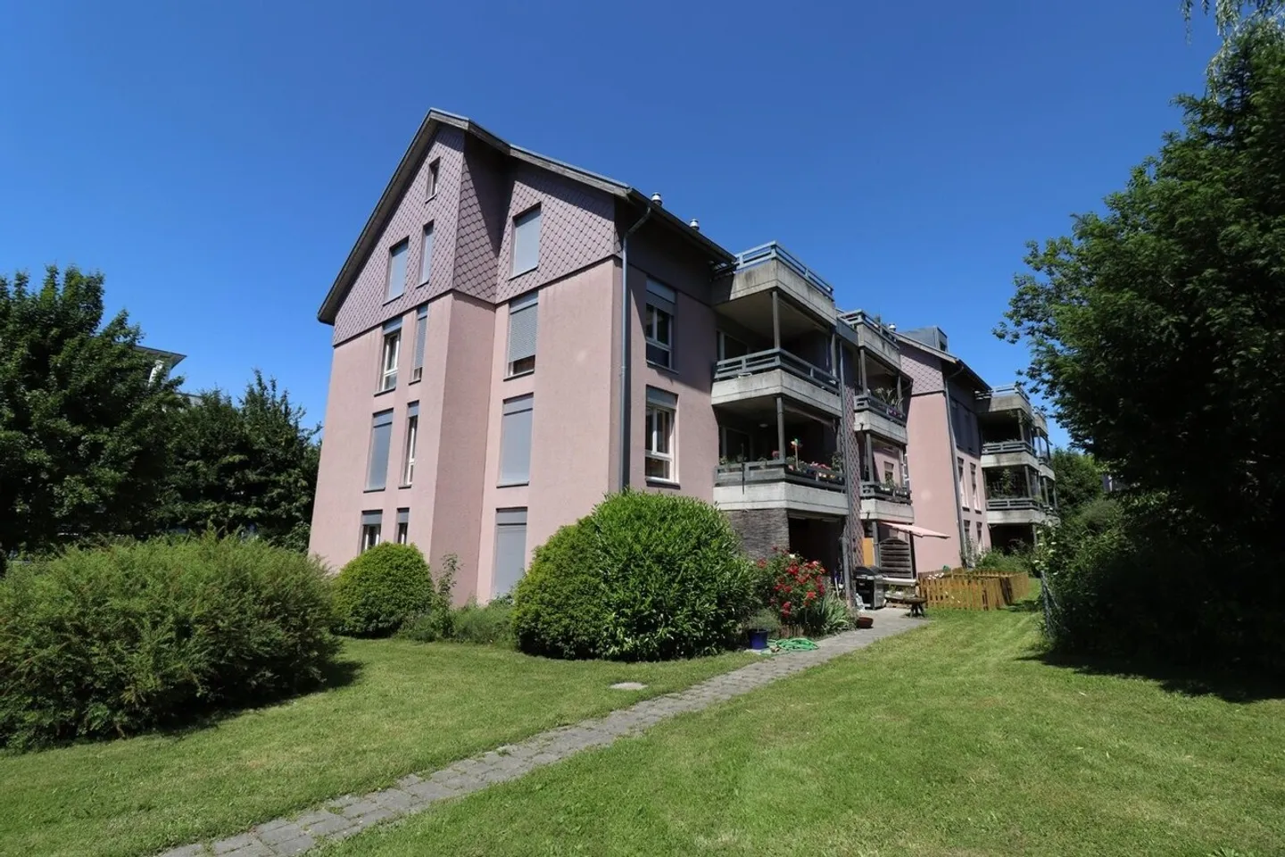 Appartamento attico attraente di 2,5 stanze - Foto 1 di 11