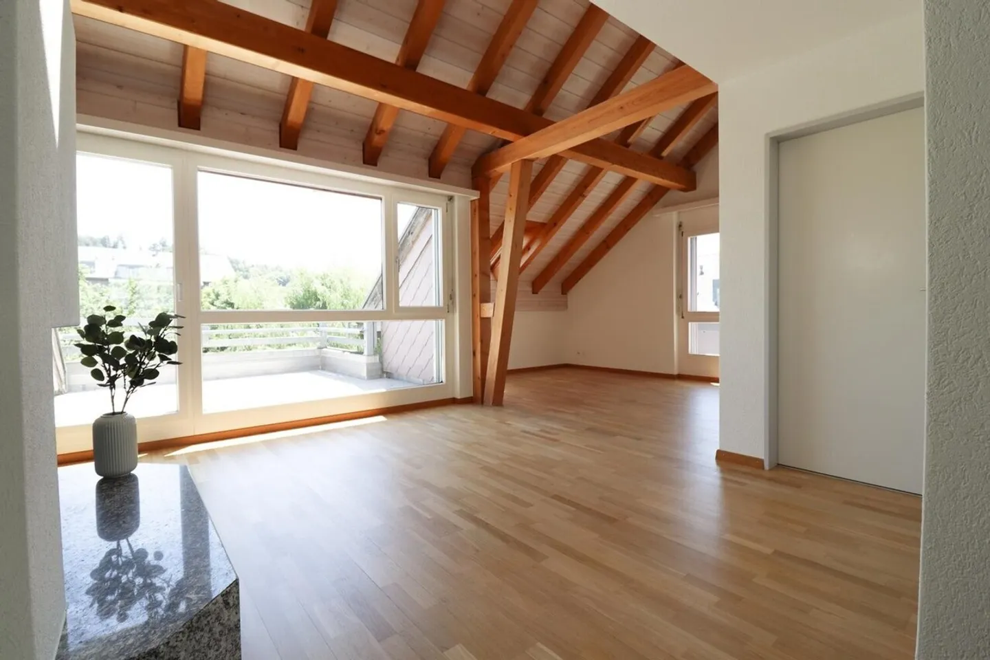 Appartamento attico attraente di 2,5 stanze - Foto 3 di 11