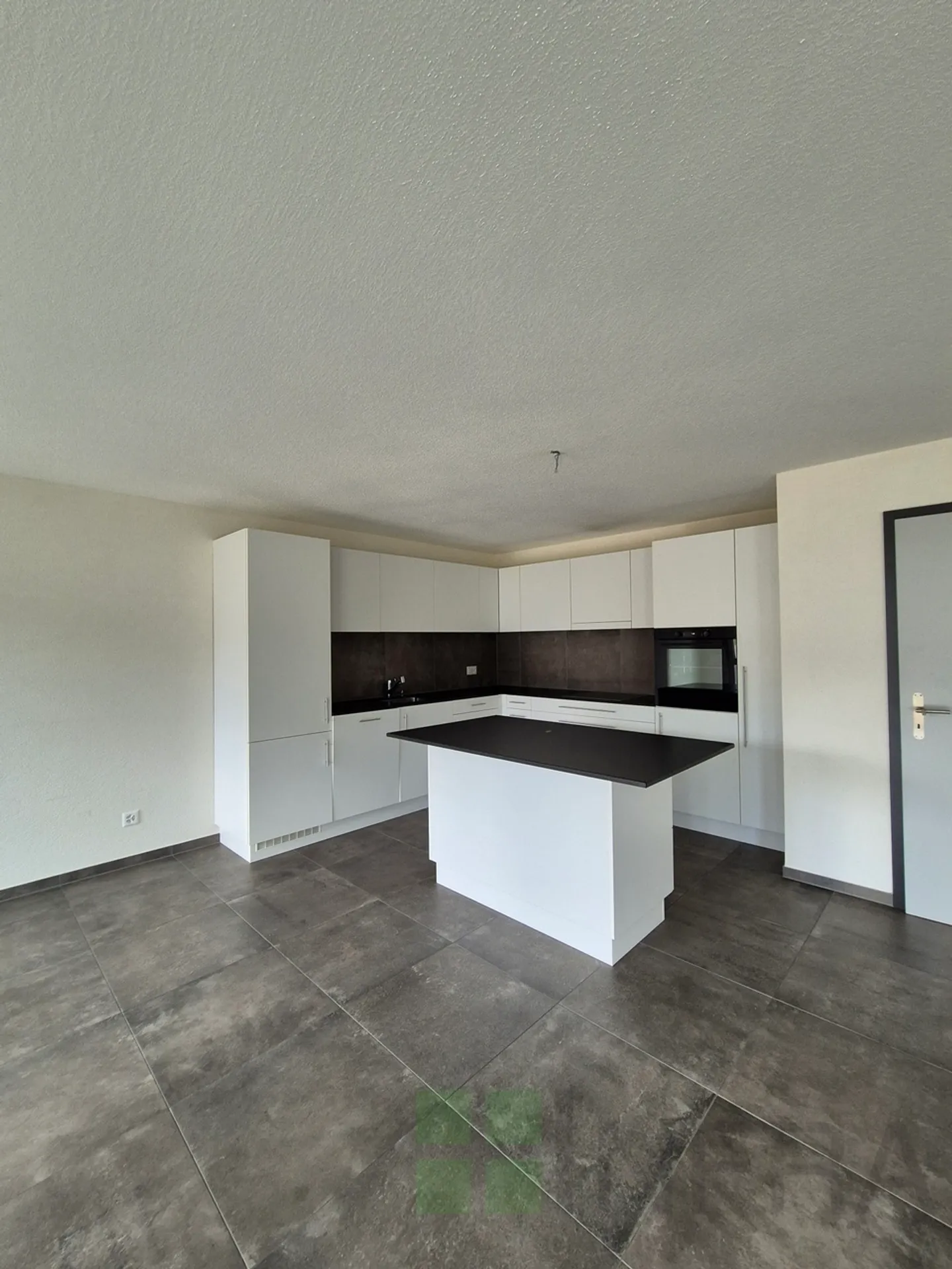 Magnificent and spacious 124 m2 apartment - Photo 1 of 10