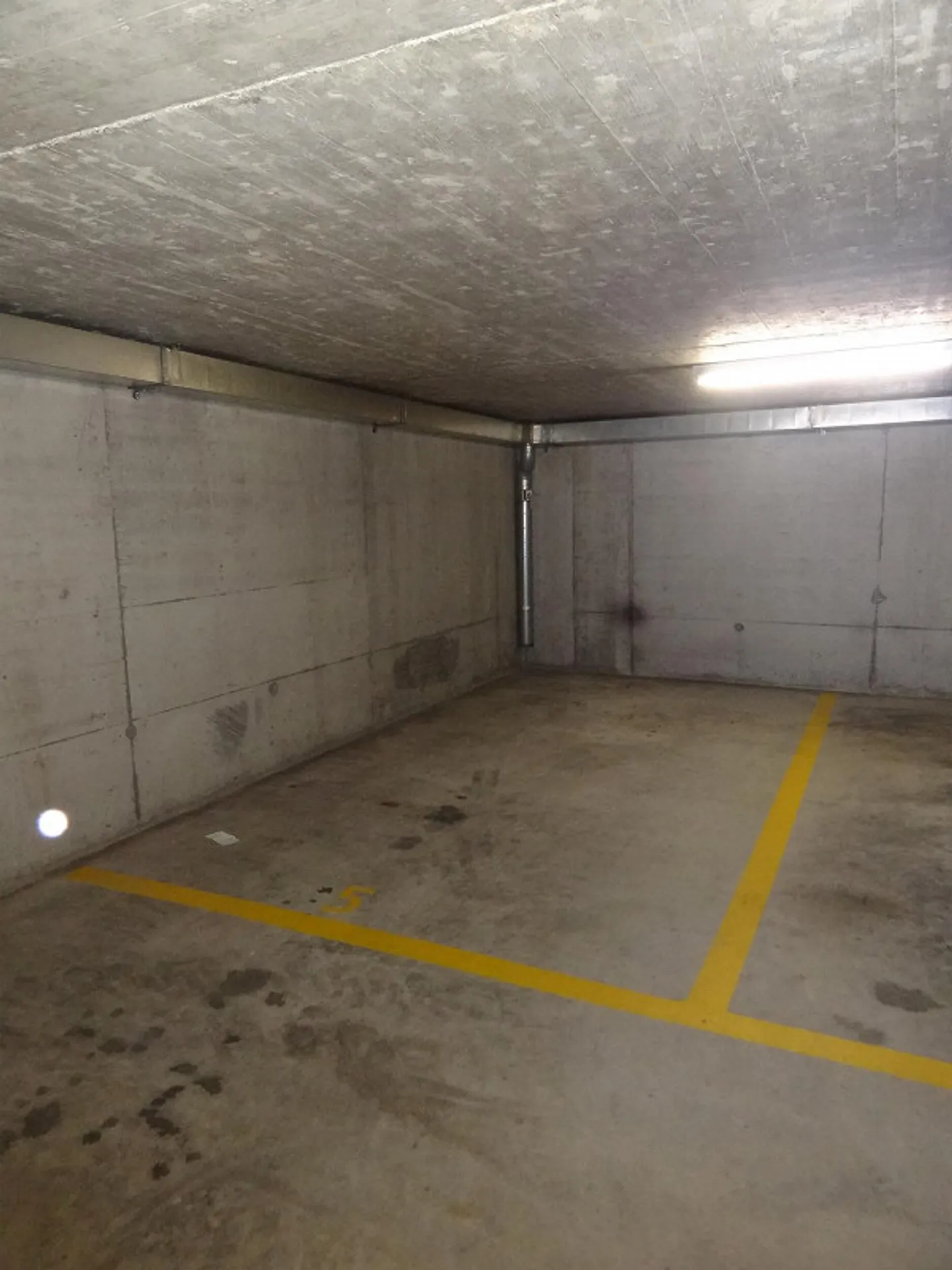 Places de stationnement à louer - Photo 4 sur 5