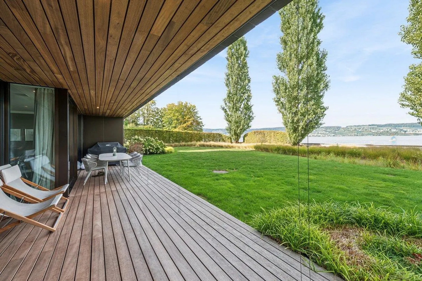 Accesso al lago, lusso e benessere combinati in un gioiello immobiliare - Foto 2 di 3